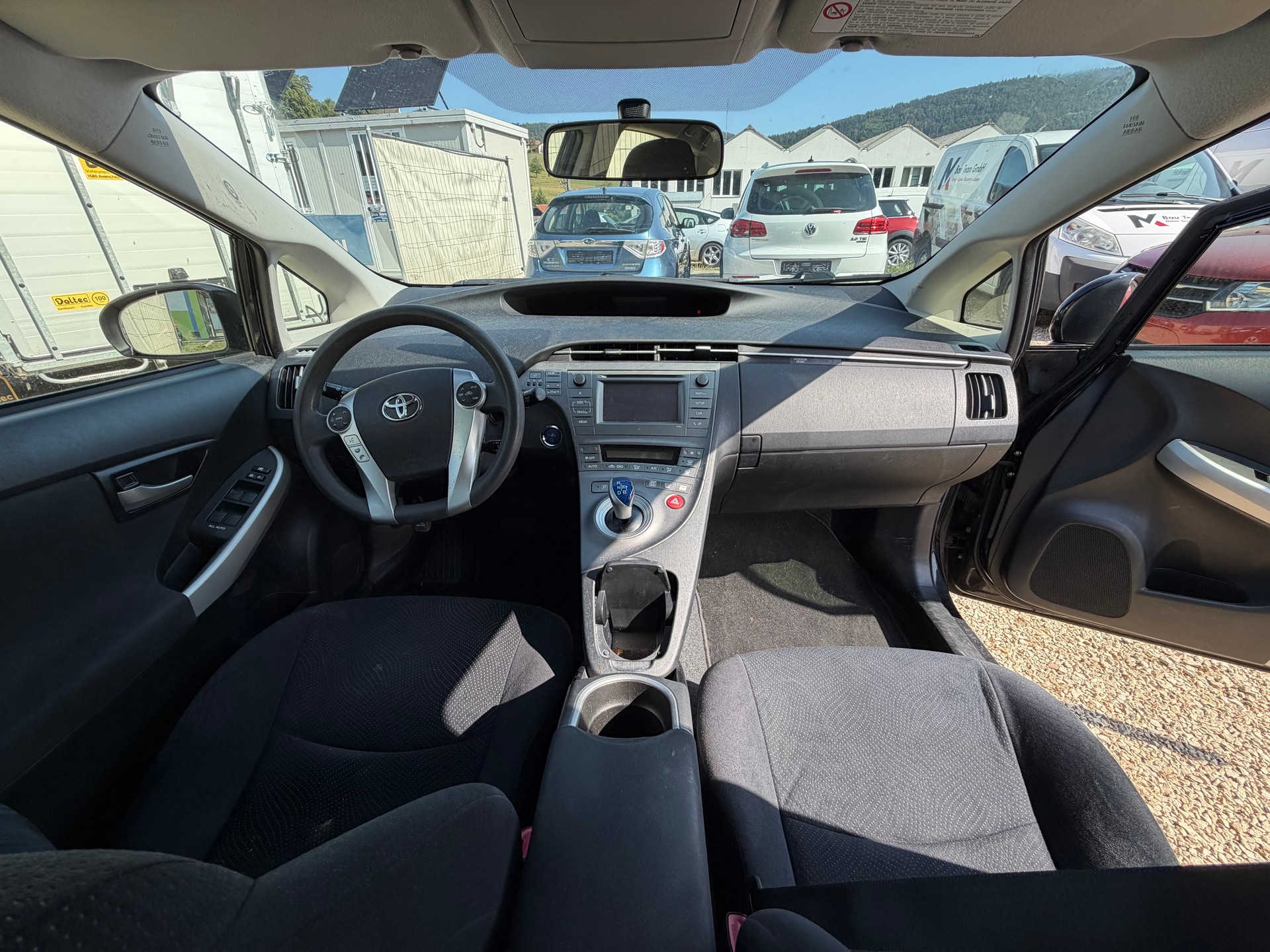TOYOTA Prius 1.8 16V HSD Luna-image-8