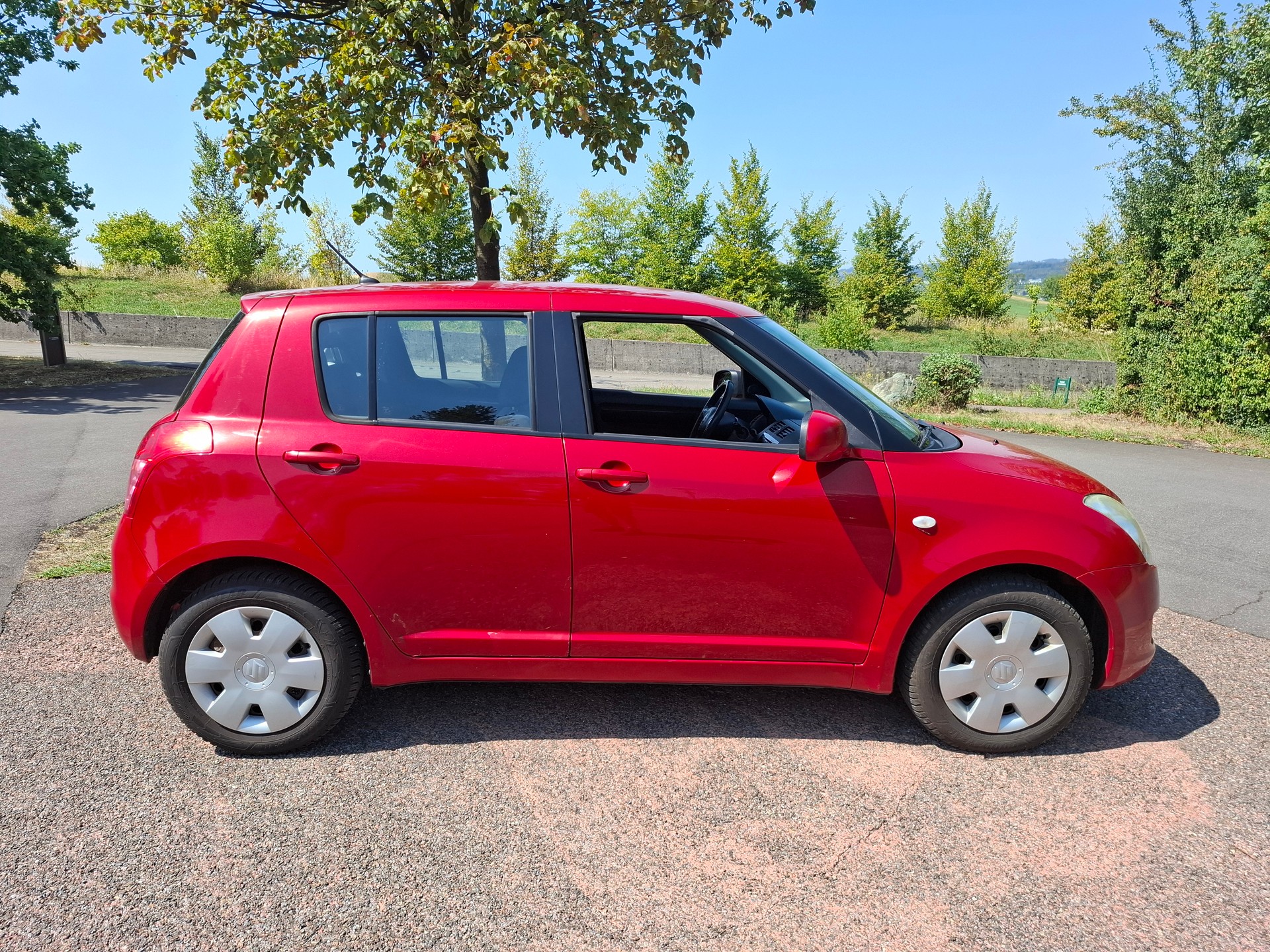 SUZUKI Swift 1.3i 16V GL 4x4-image-4