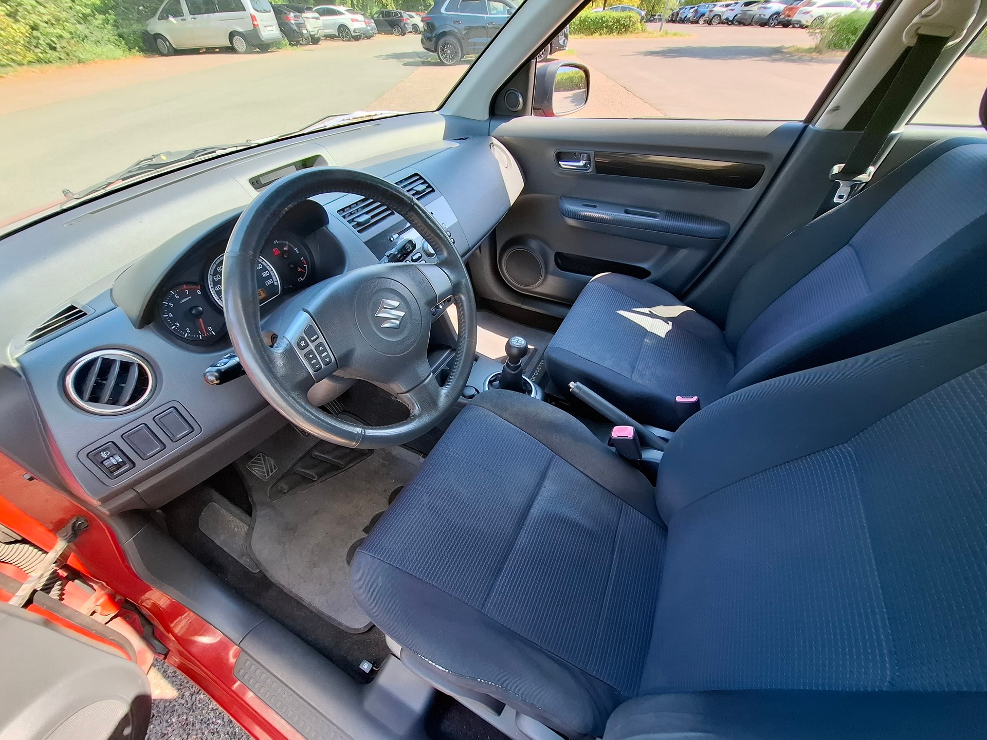 SUZUKI Swift 1.3i 16V GL 4x4-image-10