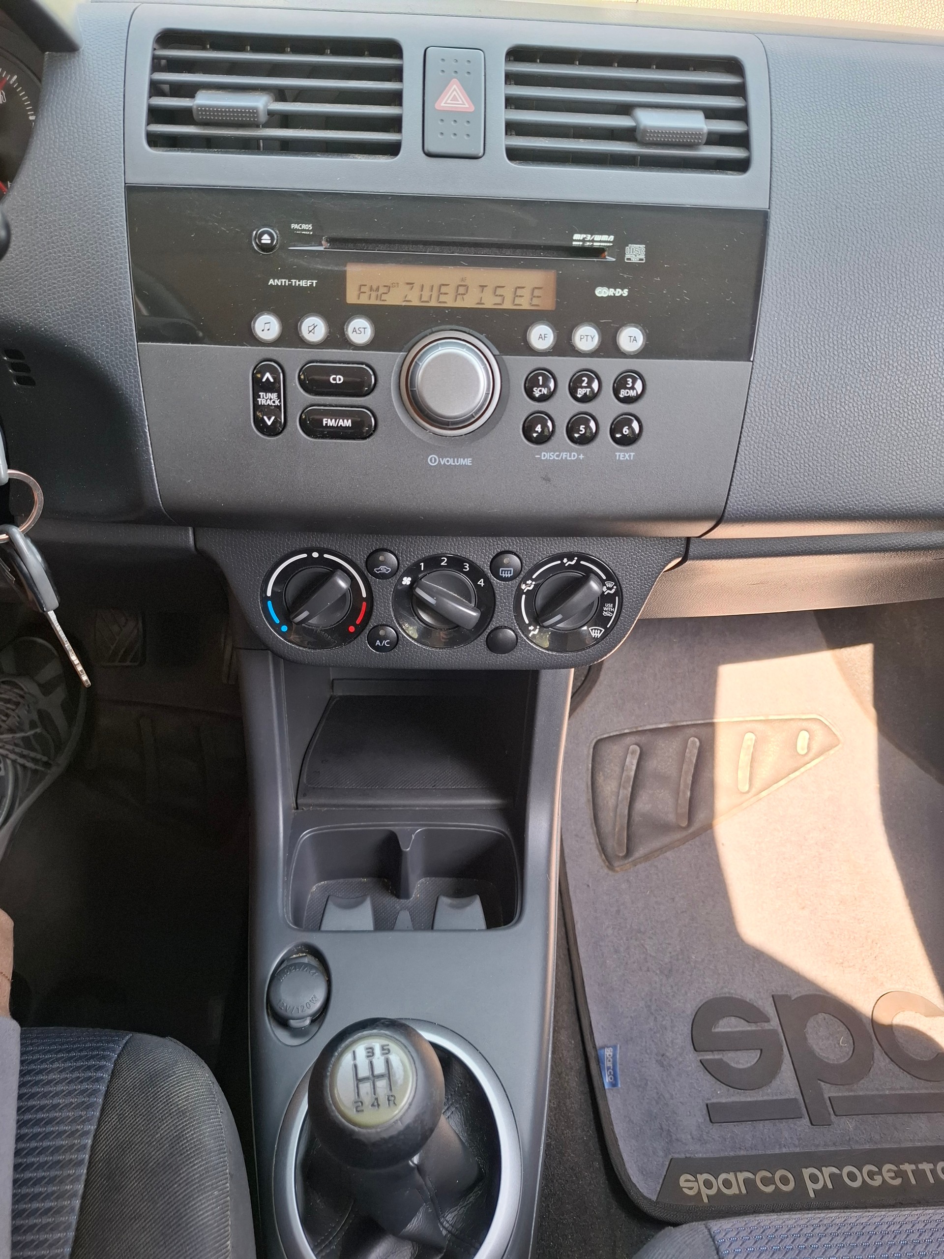 SUZUKI Swift 1.3i 16V GL 4x4-image-12
