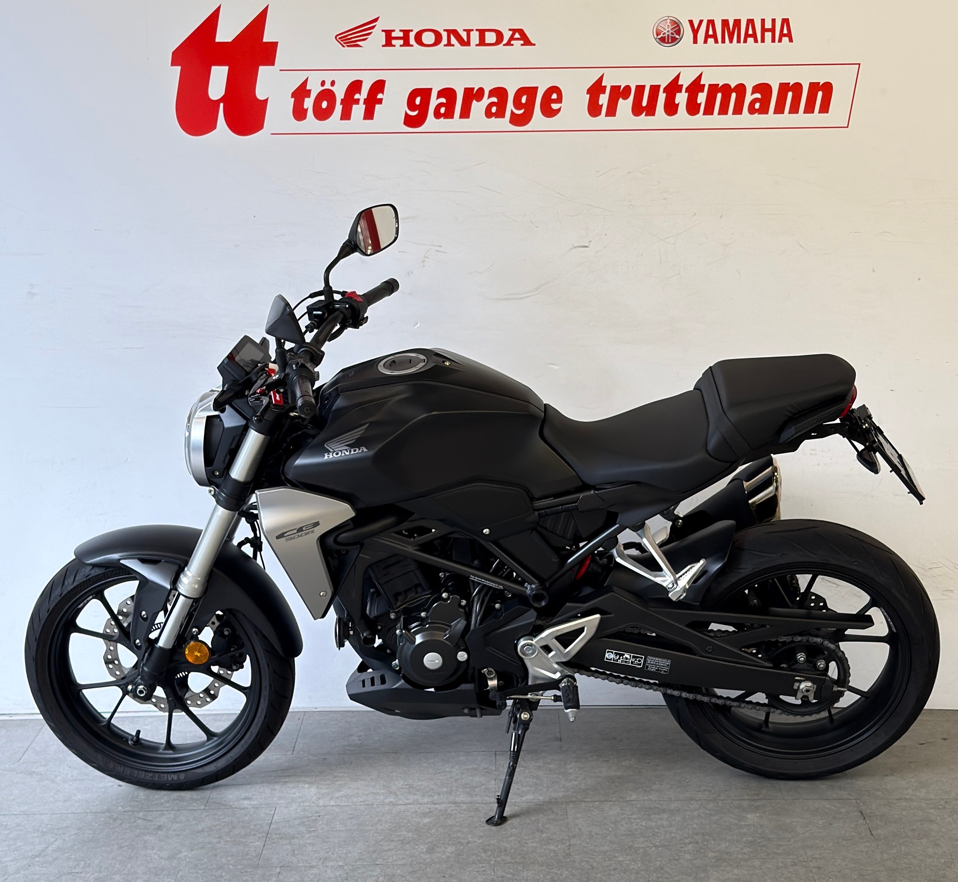 HONDA CB 300 R-showroom-element-1