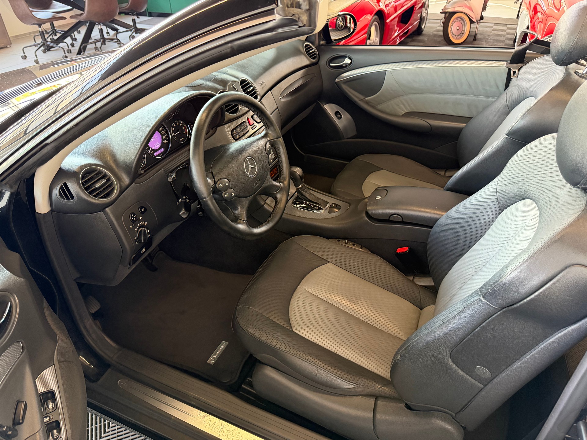 MERCEDES-BENZ CLK 320 Avantgarde Automatic-image-14