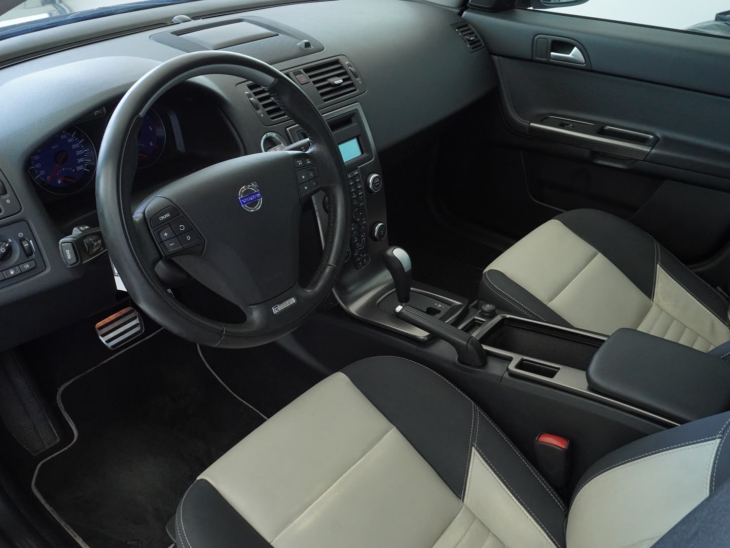 VOLVO V50 D4 R-Design Geartronic-image-2