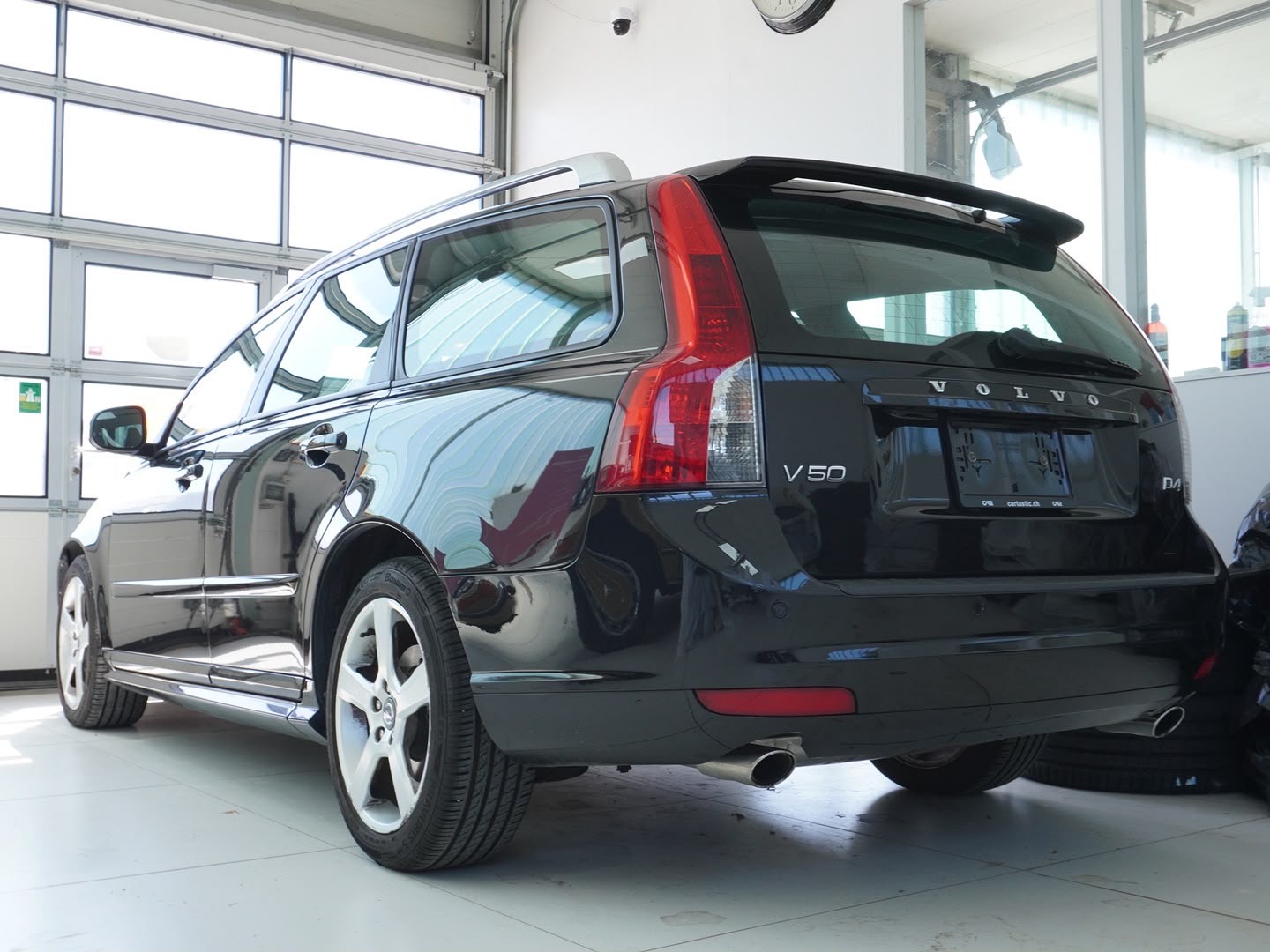 VOLVO V50 D4 R-Design Geartronic-image-1