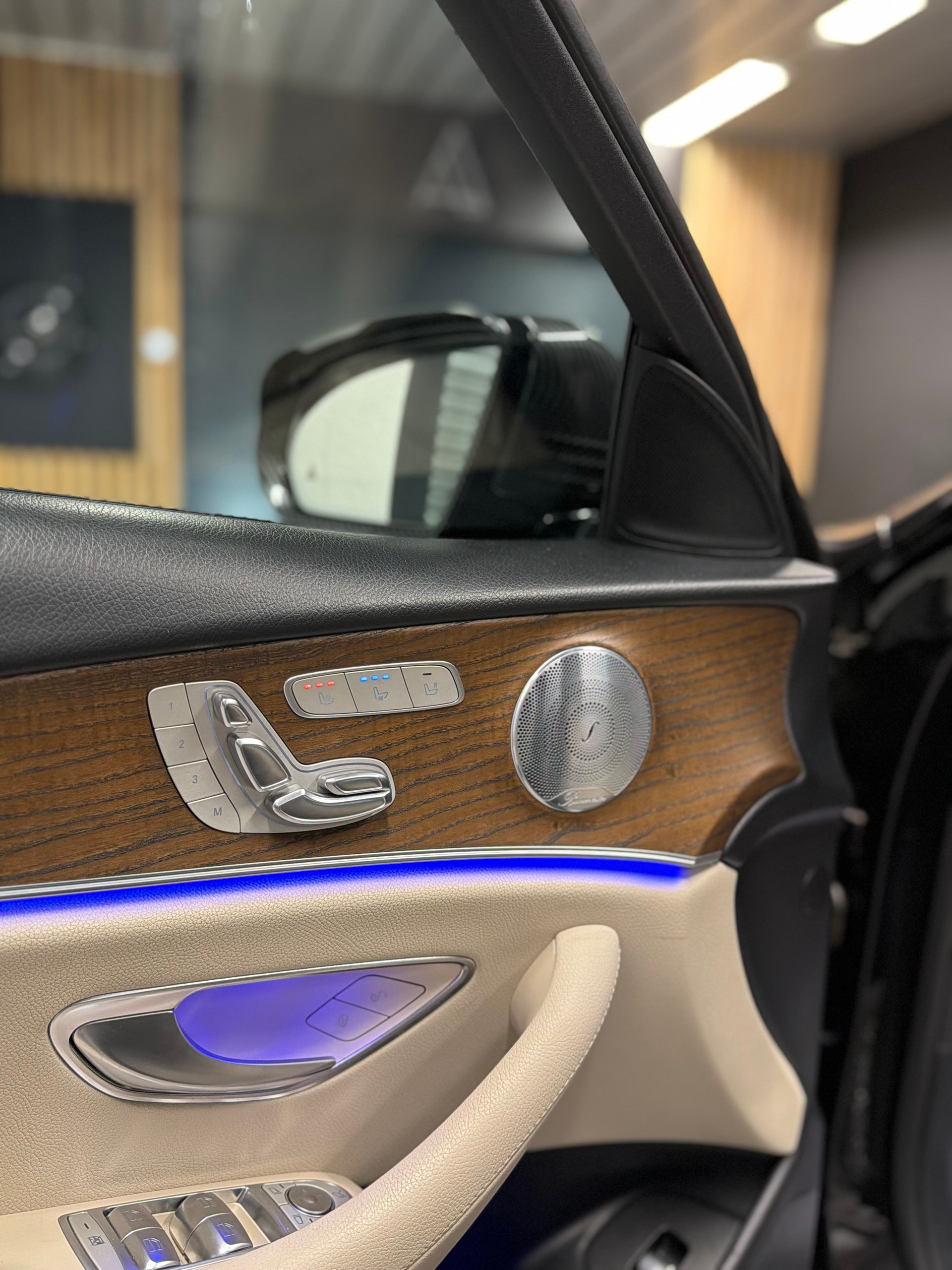 MERCEDES-BENZ E 350 d Avantgarde 9G-Tronic-image-11