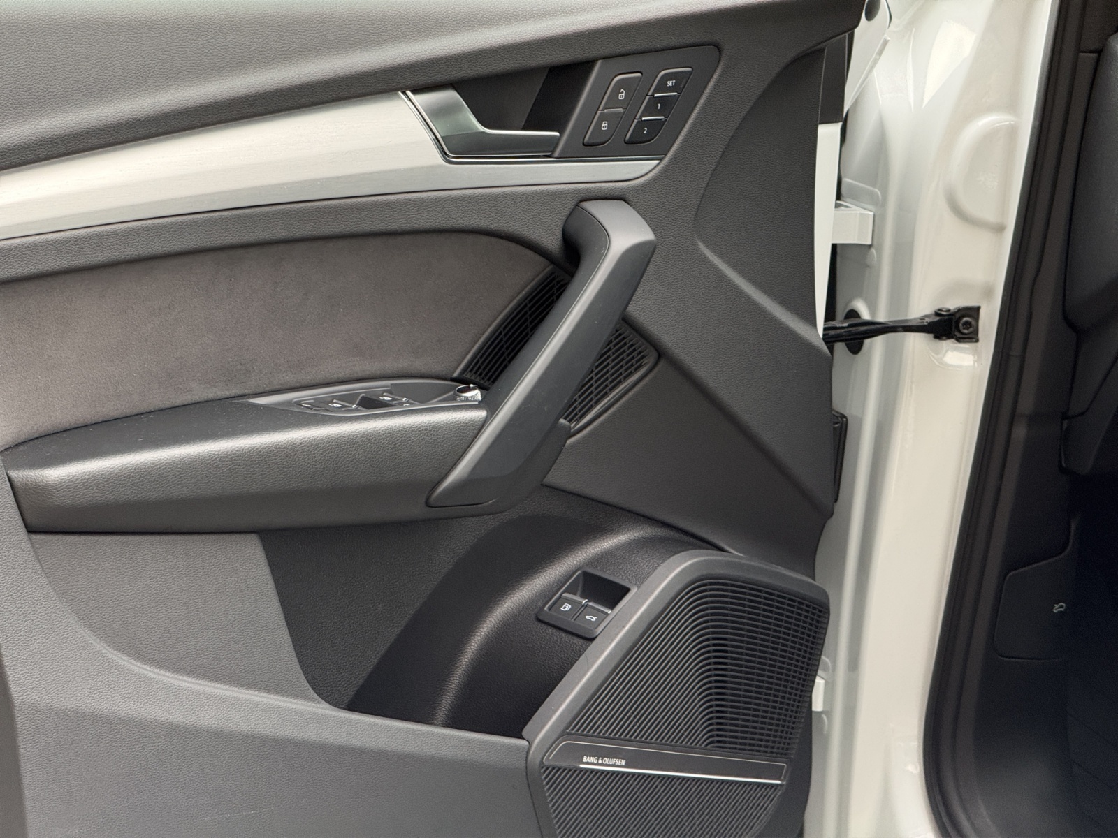 AUDI Q5 50 TFSI e PHEV S line quattro S-tronic-image-15