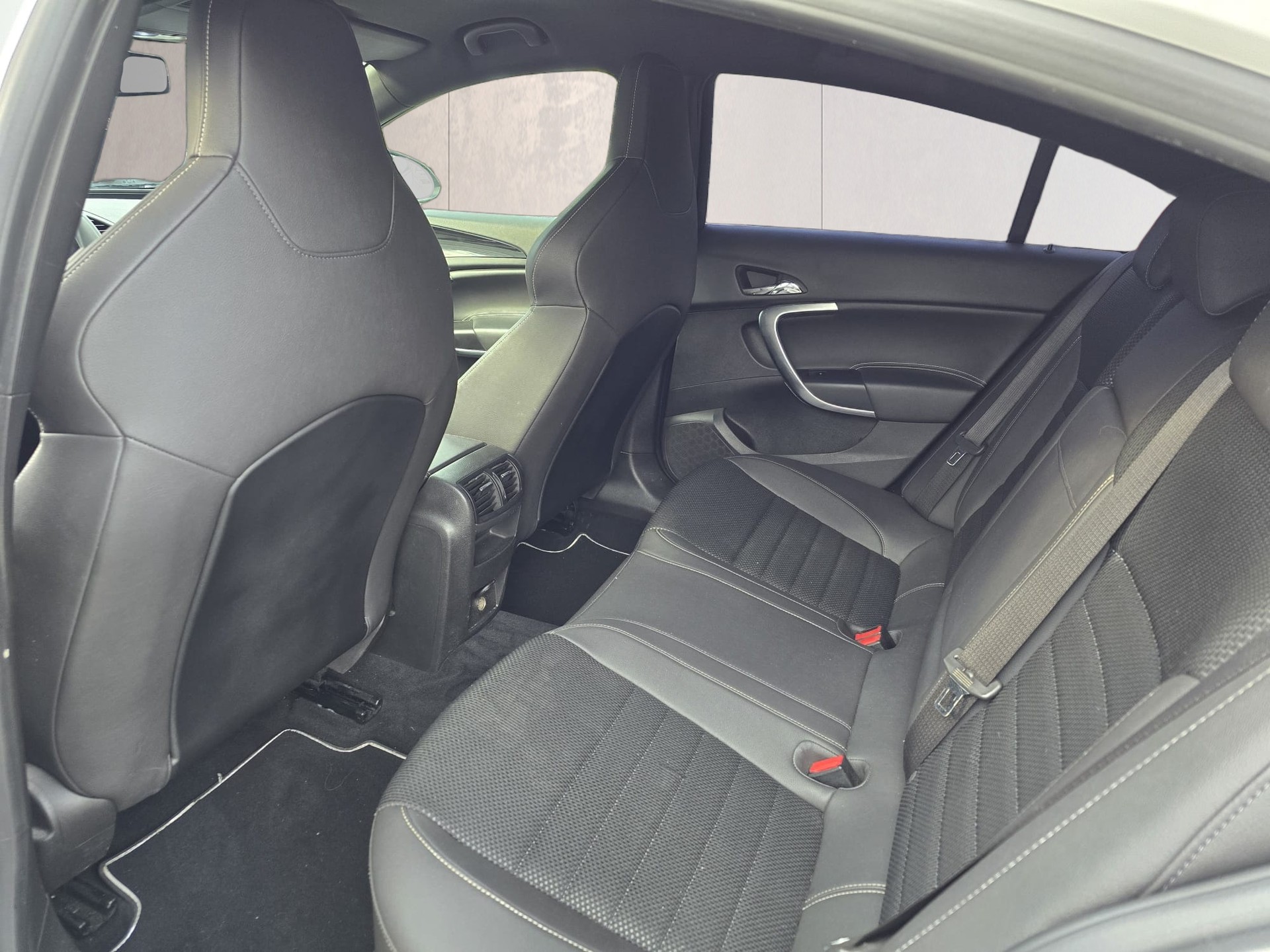 OPEL Insignia 2.8 Turbo OPC 4WD-image-17