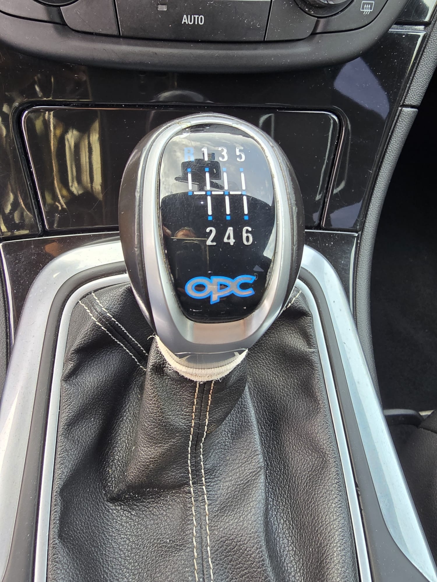 OPEL Insignia 2.8 Turbo OPC 4WD-image-13