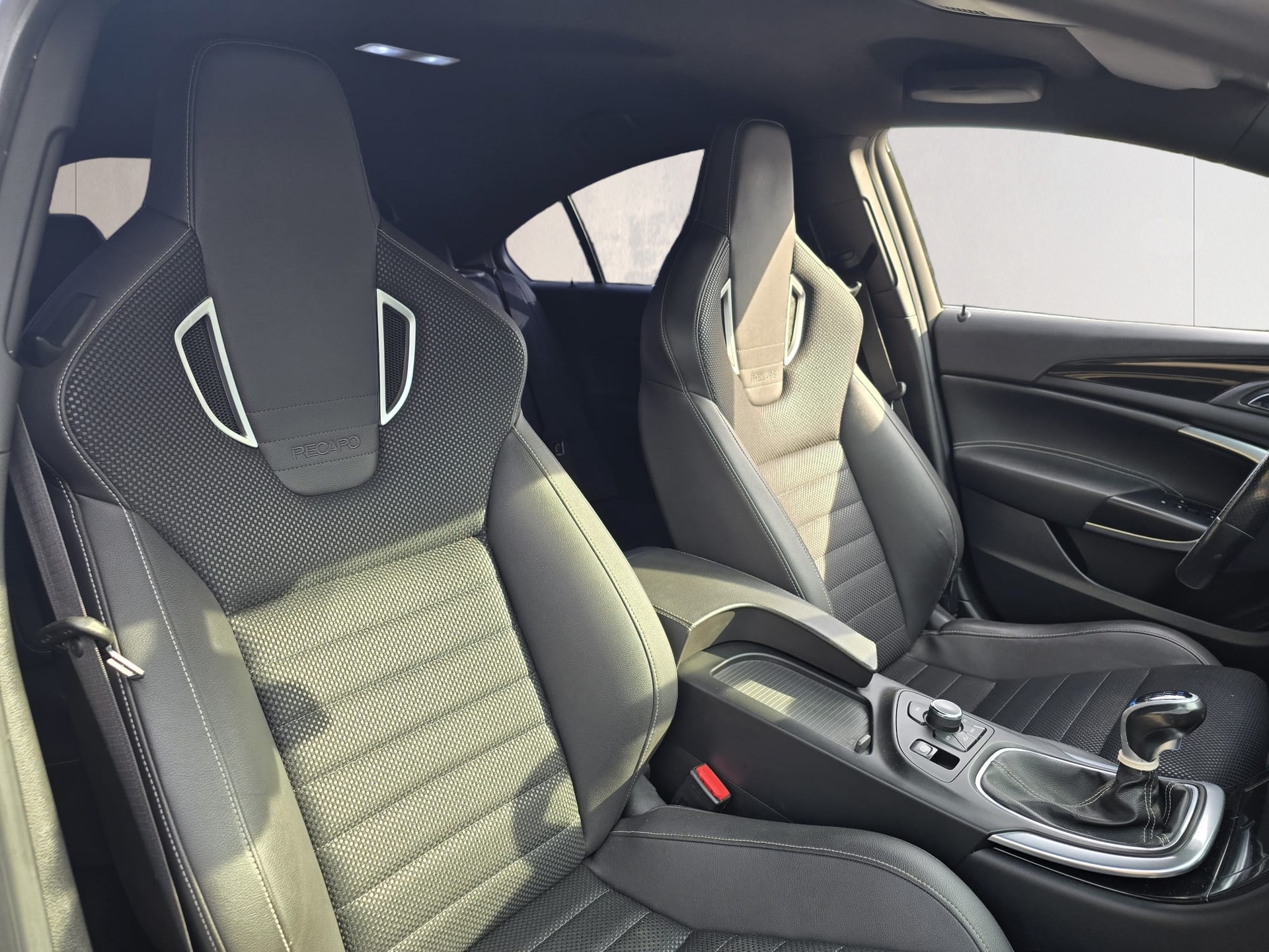 OPEL Insignia 2.8 Turbo OPC 4WD-image-12