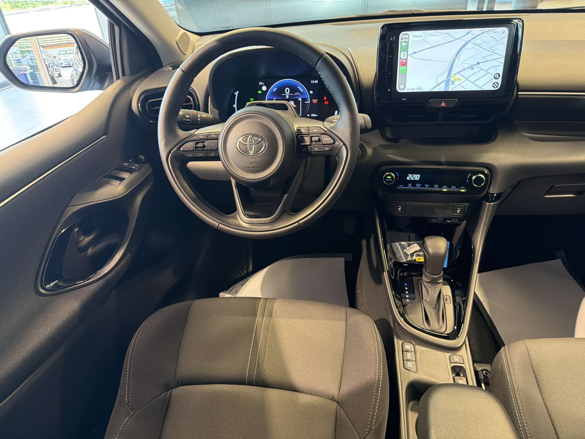 TOYOTA Yaris 1.5 Active Plus+ e-CVT Automat-image-4