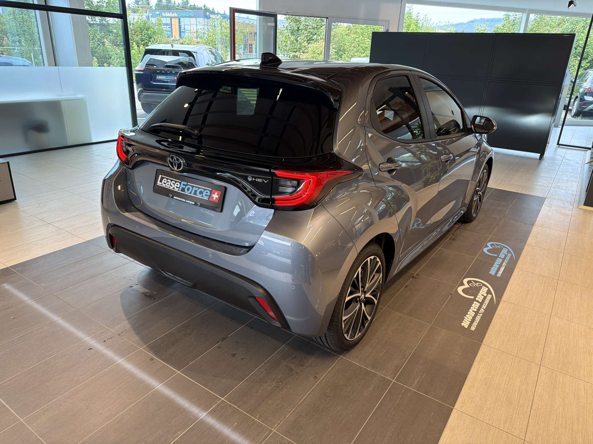 TOYOTA Yaris 1.5 Active Plus+ e-CVT Automat-image-2