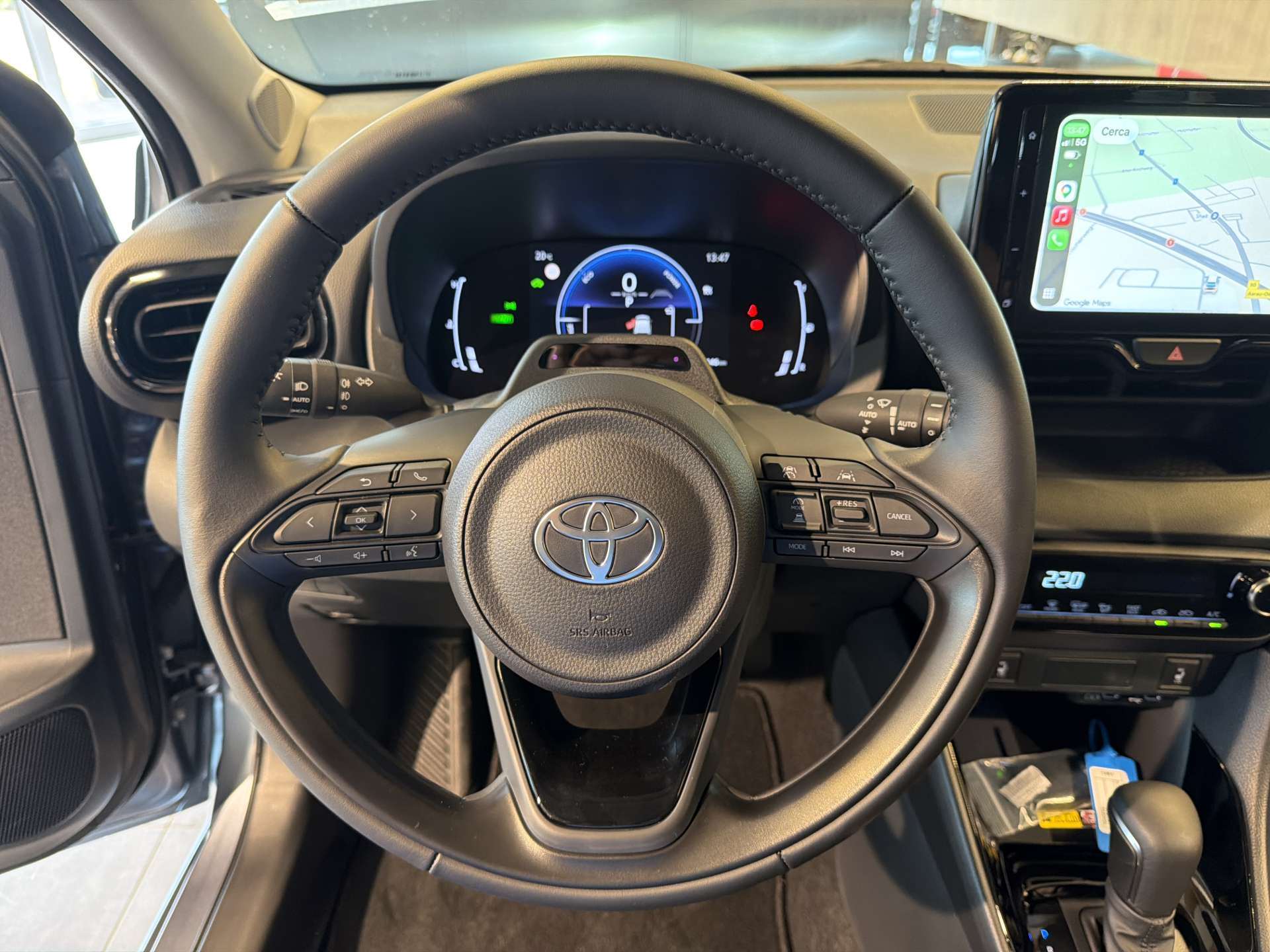 TOYOTA Yaris 1.5 Active Plus+ e-CVT Automat-image-15