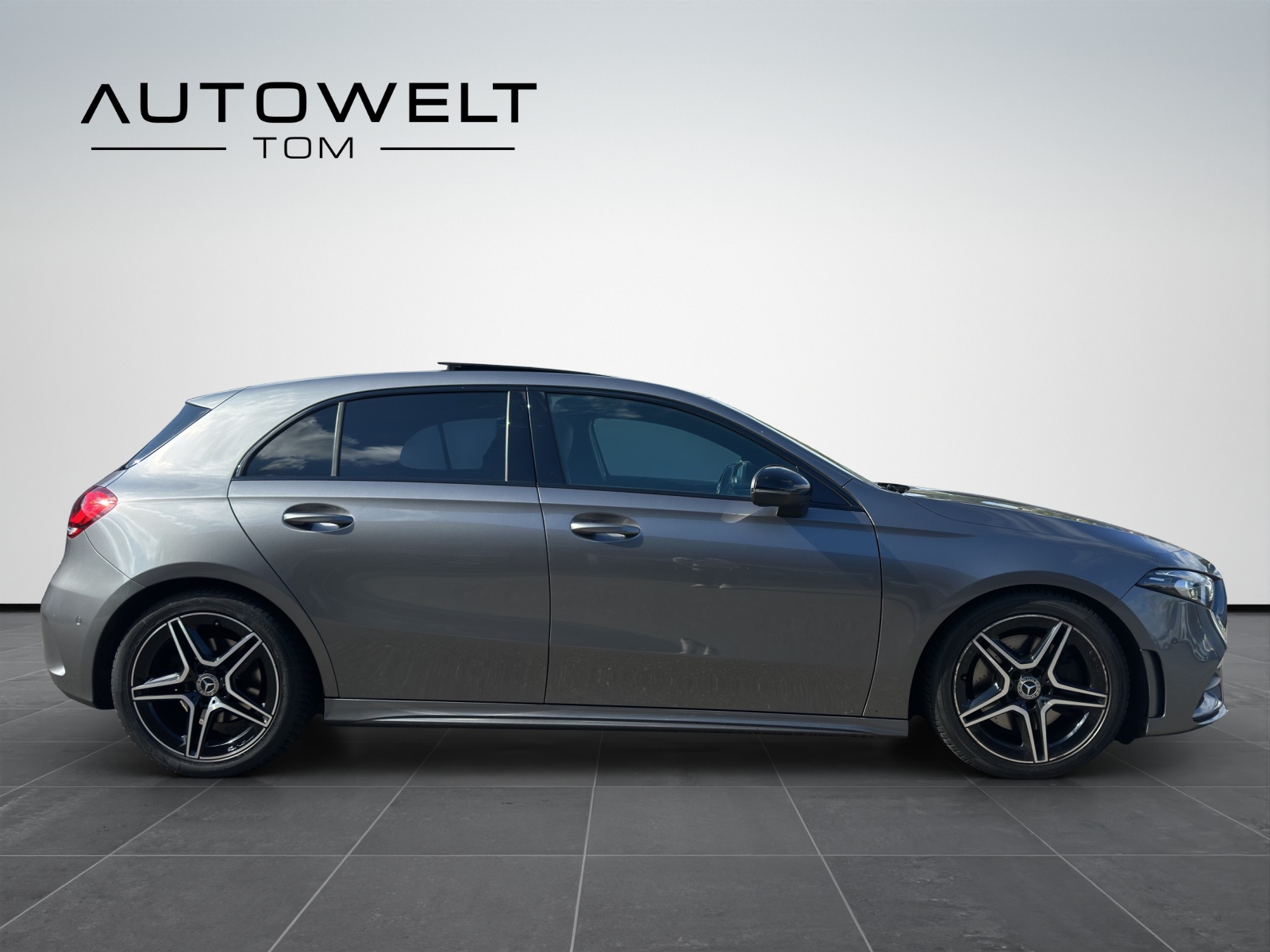 MERCEDES-BENZ A 220 AMG Line 7G-DCT-image-3