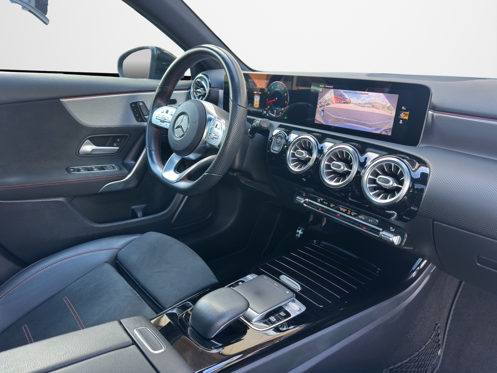 MERCEDES-BENZ A 220 AMG Line 7G-DCT-image-11