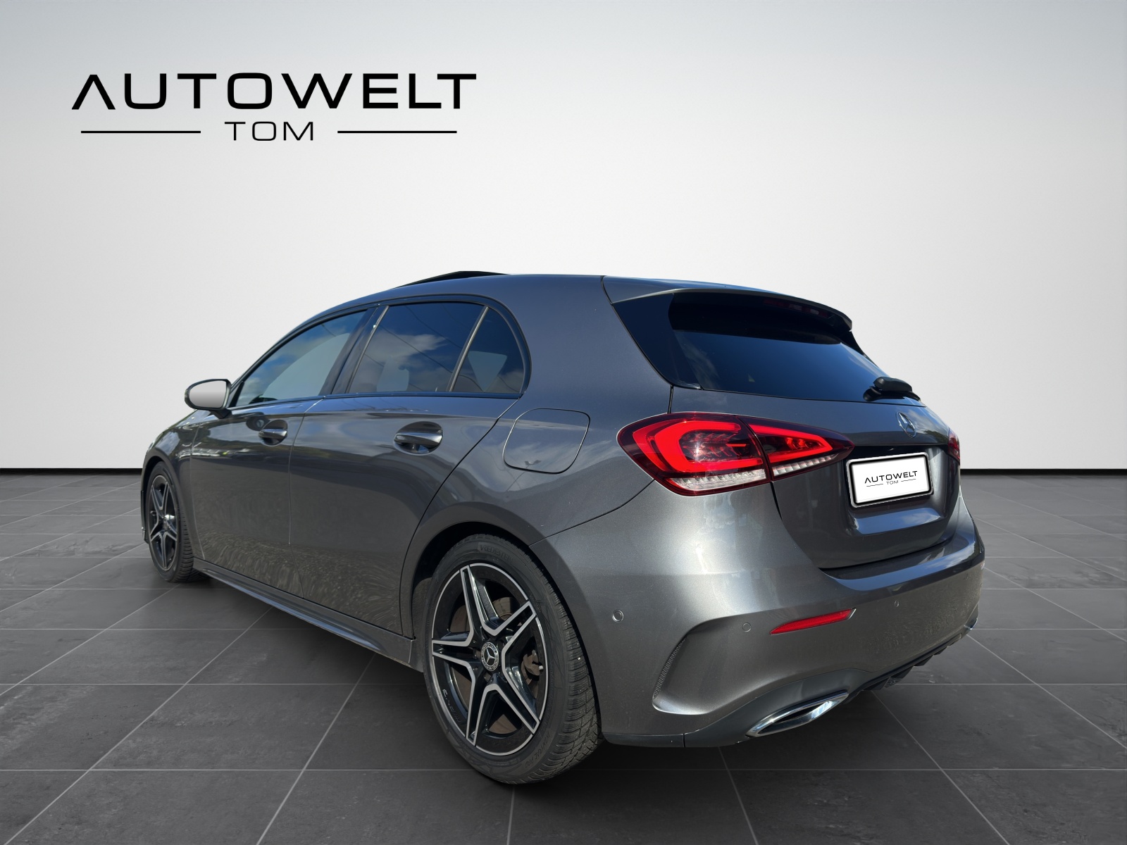 MERCEDES-BENZ A 220 AMG Line 7G-DCT-image-2