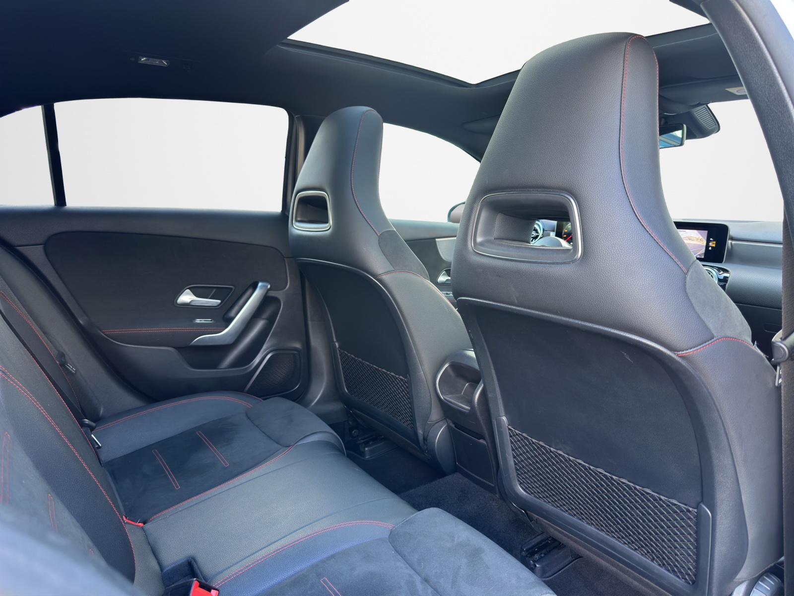 MERCEDES-BENZ A 220 AMG Line 7G-DCT-image-13