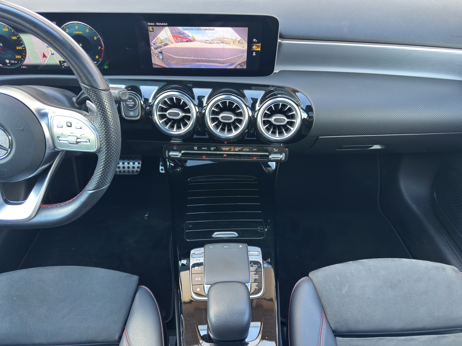 MERCEDES-BENZ A 220 AMG Line 7G-DCT-image-10