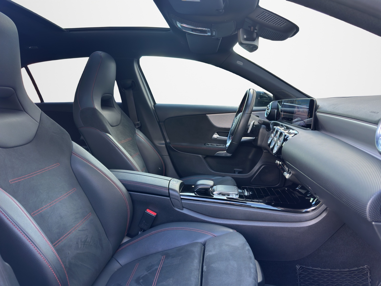 MERCEDES-BENZ A 220 AMG Line 7G-DCT-image-14