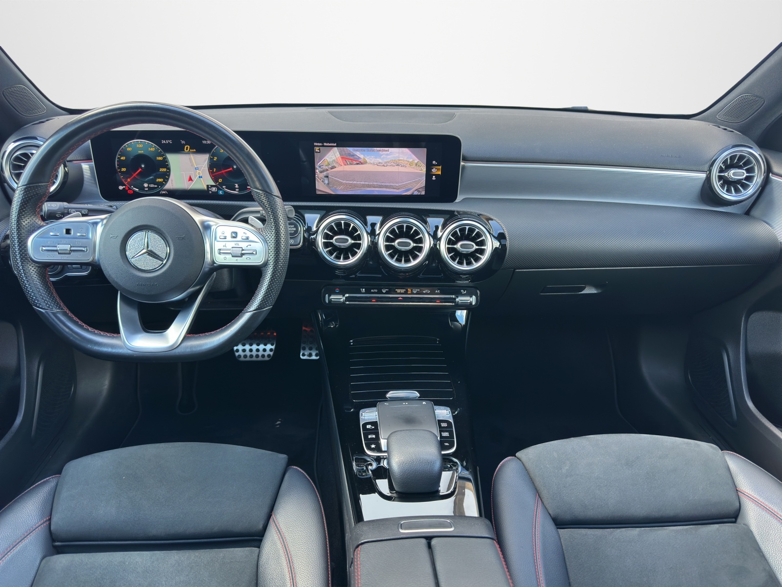 MERCEDES-BENZ A 220 AMG Line 7G-DCT-image-12