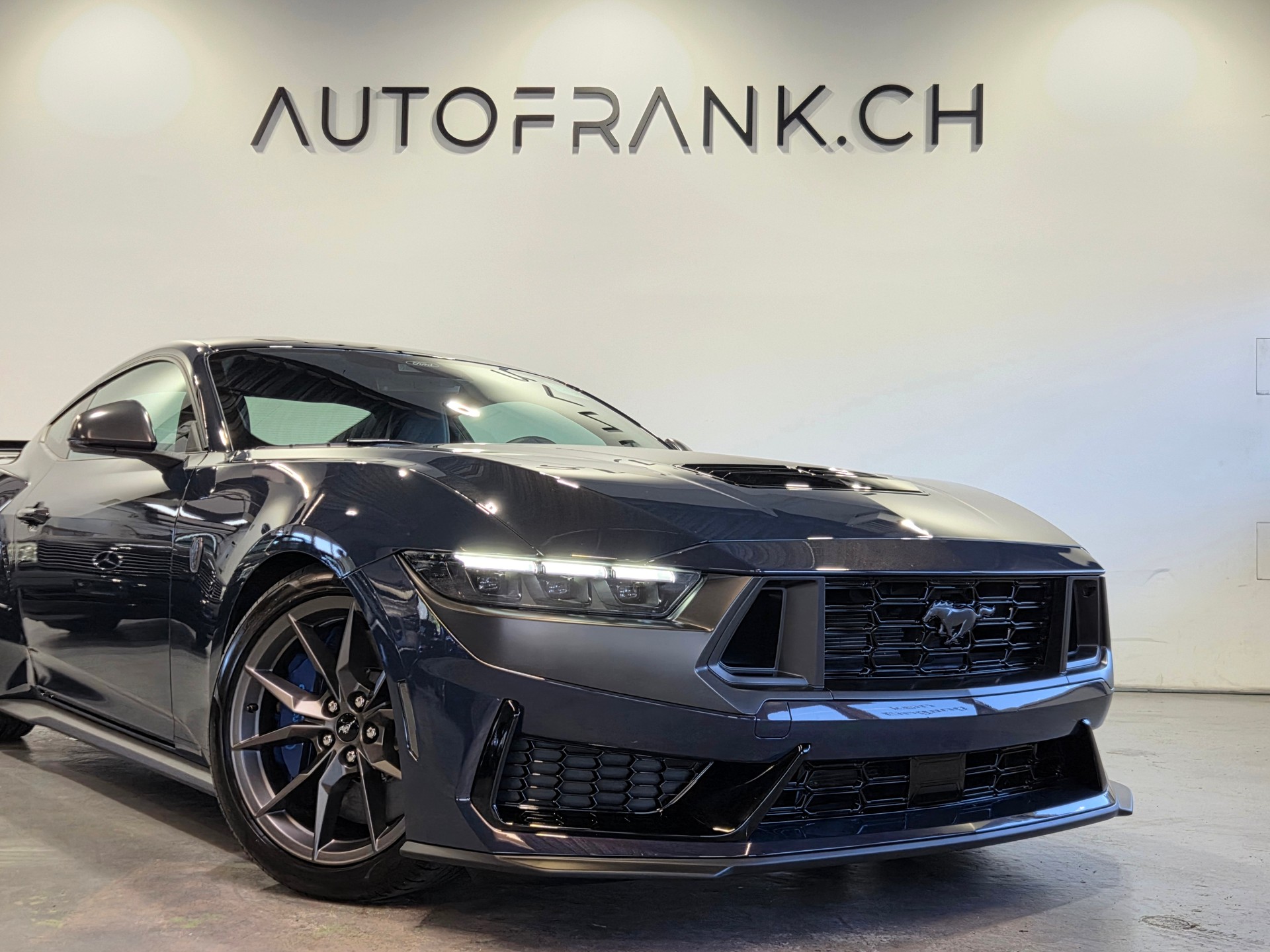 FORD Mustang Coupé 5.0 V8 Dark Horse-showroom-element-1