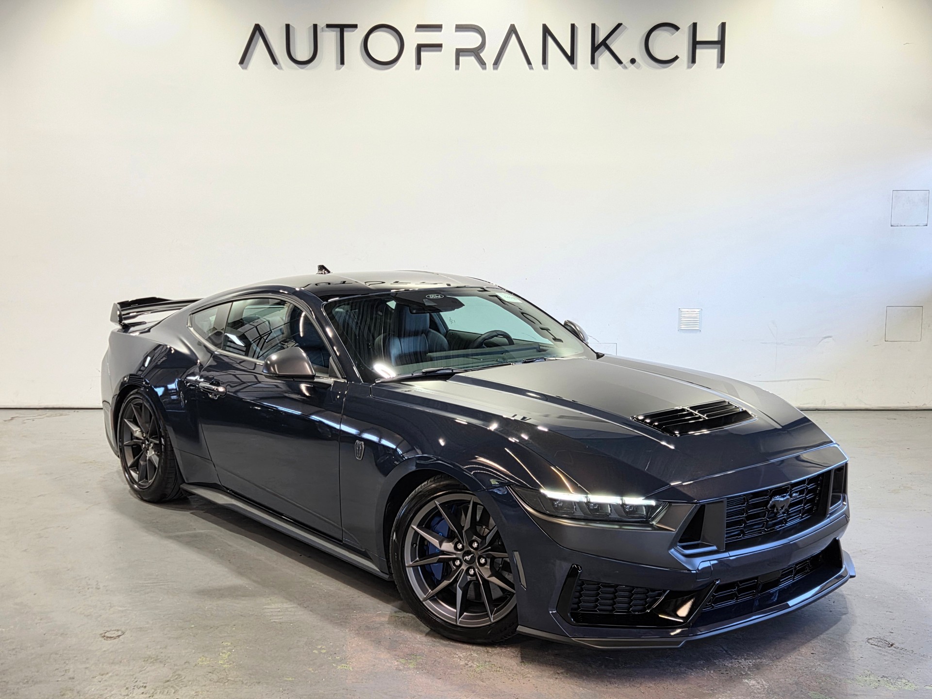 FORD Mustang Coupé 5.0 V8 Dark Horse-showroom-element-2
