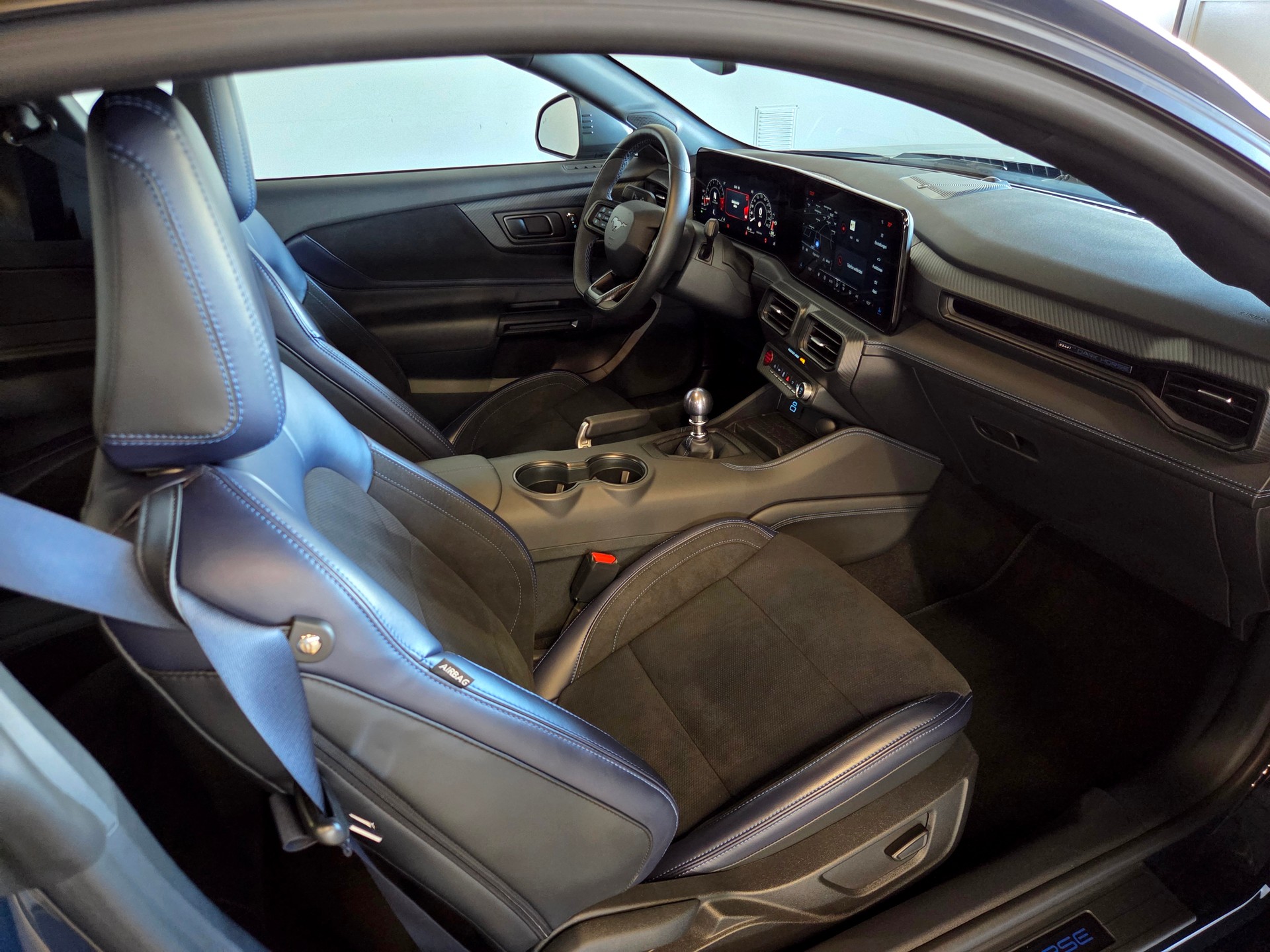 FORD Mustang Coupé 5.0 V8 Dark Horse-image-19