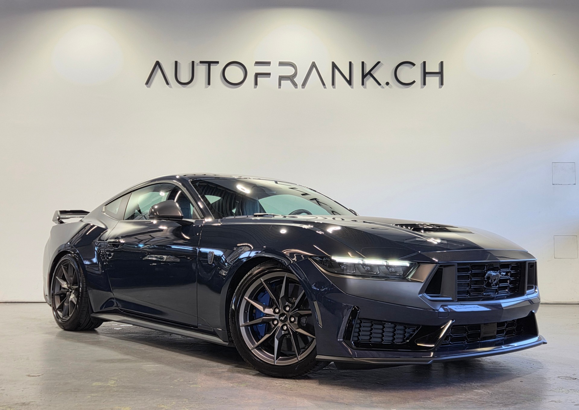 FORD Mustang Coupé 5.0 V8 Dark Horse-showroom-element-3