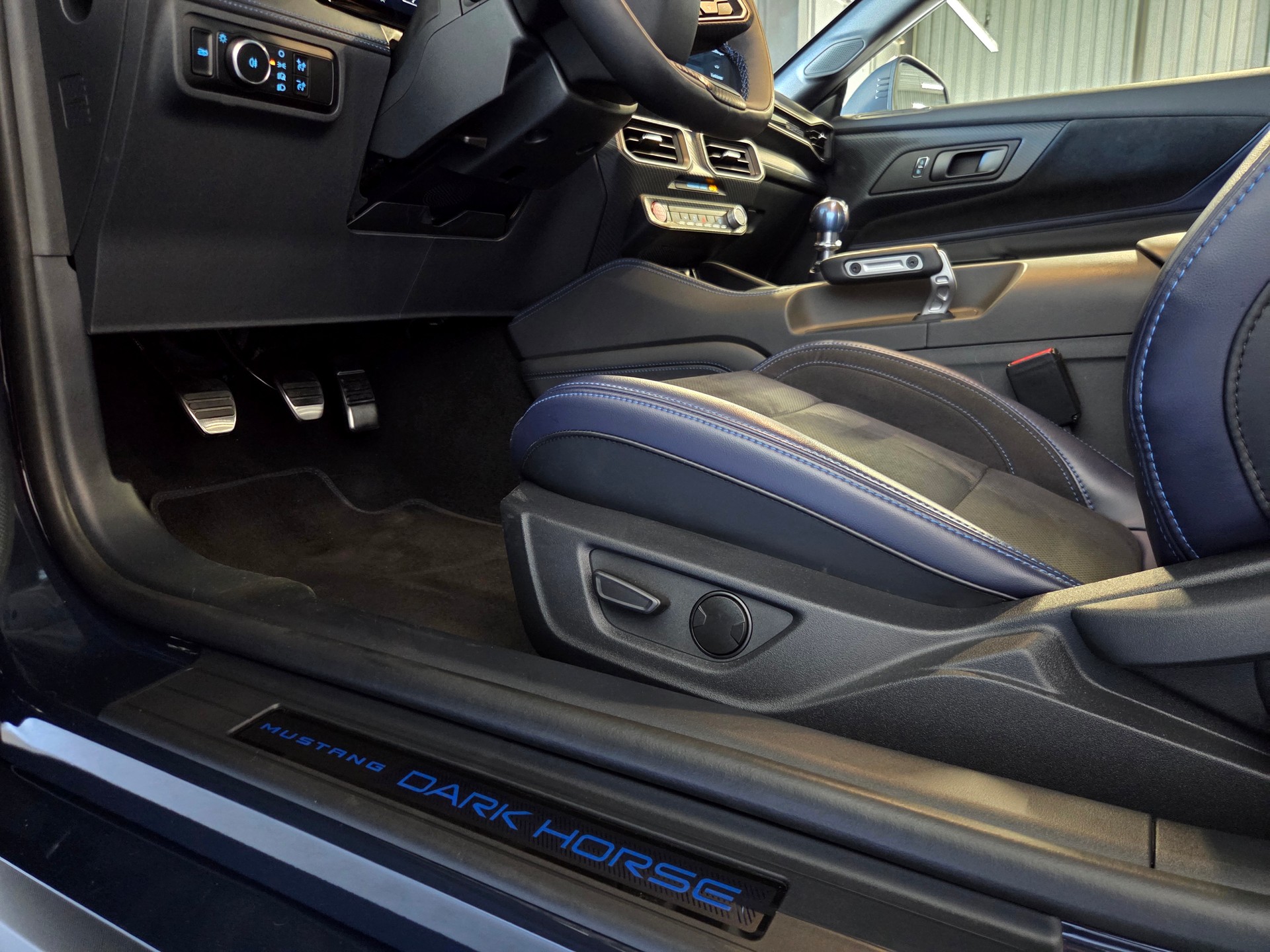 FORD Mustang Coupé 5.0 V8 Dark Horse-image-12
