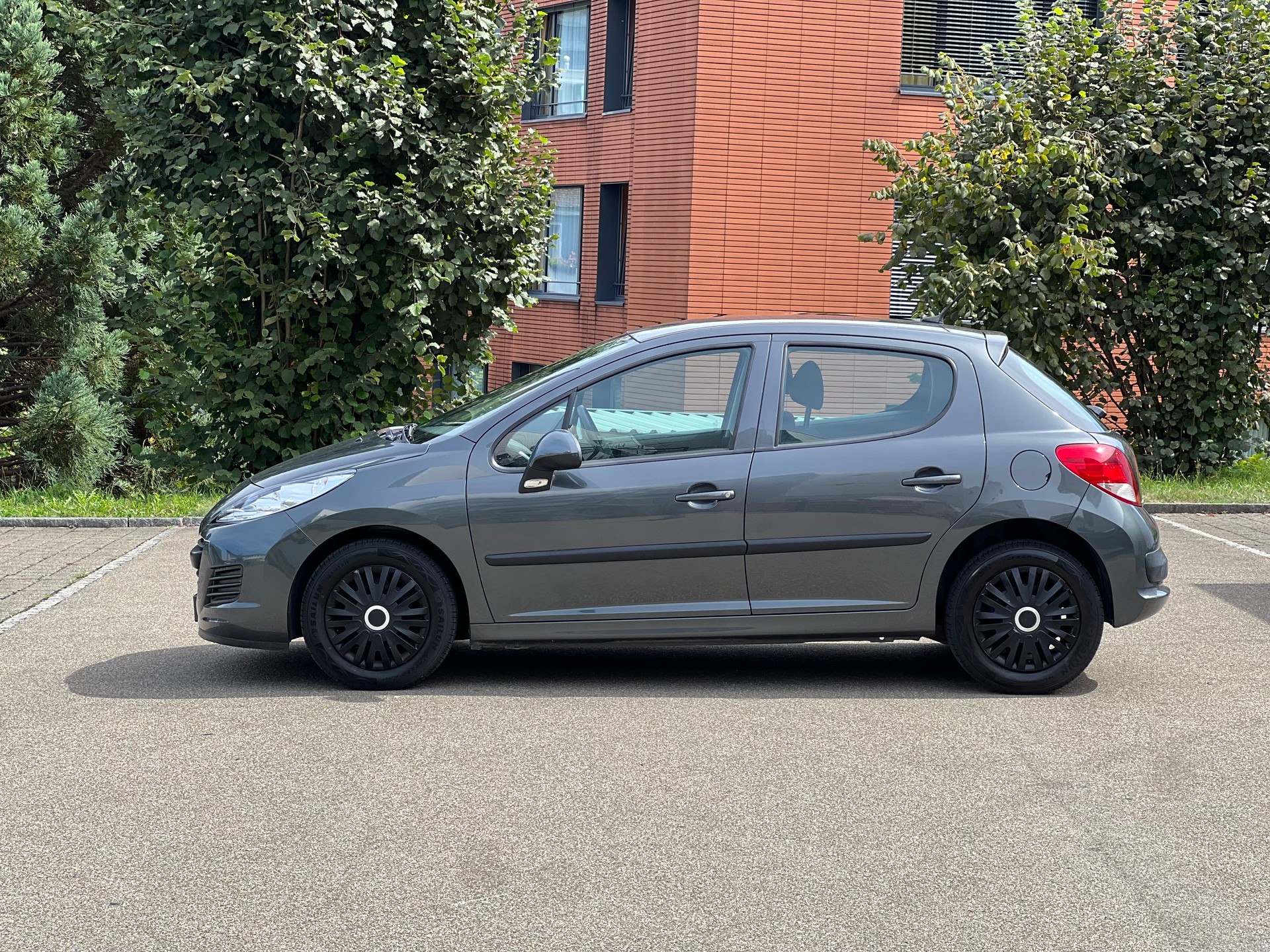 PEUGEOT 207 1.4 16V Allure-image-4