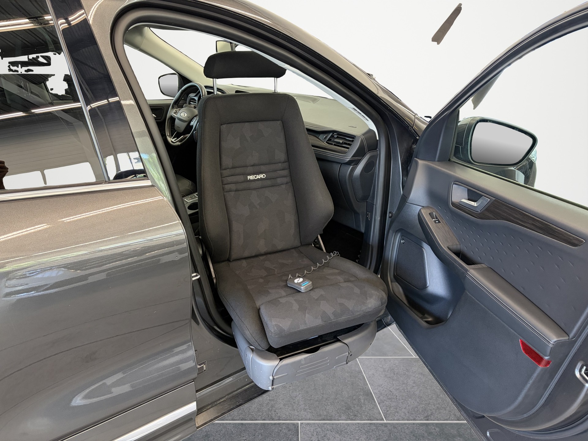 FORD Kuga 2.5 PHEV Vignale 2WD-image-14