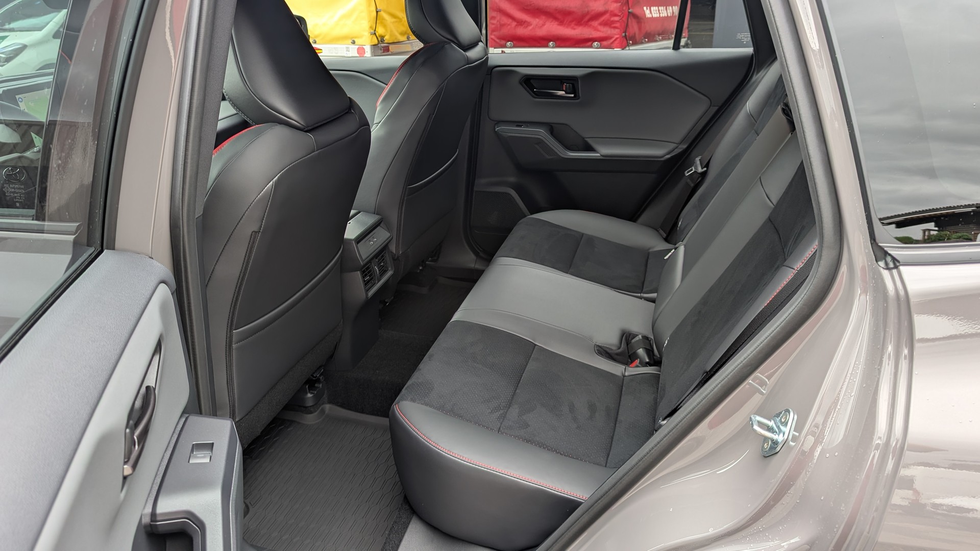 TOYOTA RAV-4 2.5 PHEV GR Sport e-CVT AWD-image-9