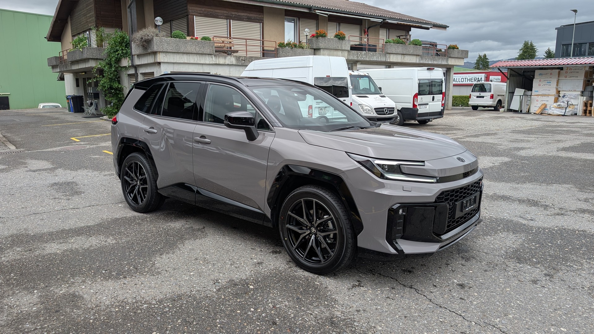 TOYOTA RAV-4 2.5 PHEV GR Sport e-CVT AWD-image-2