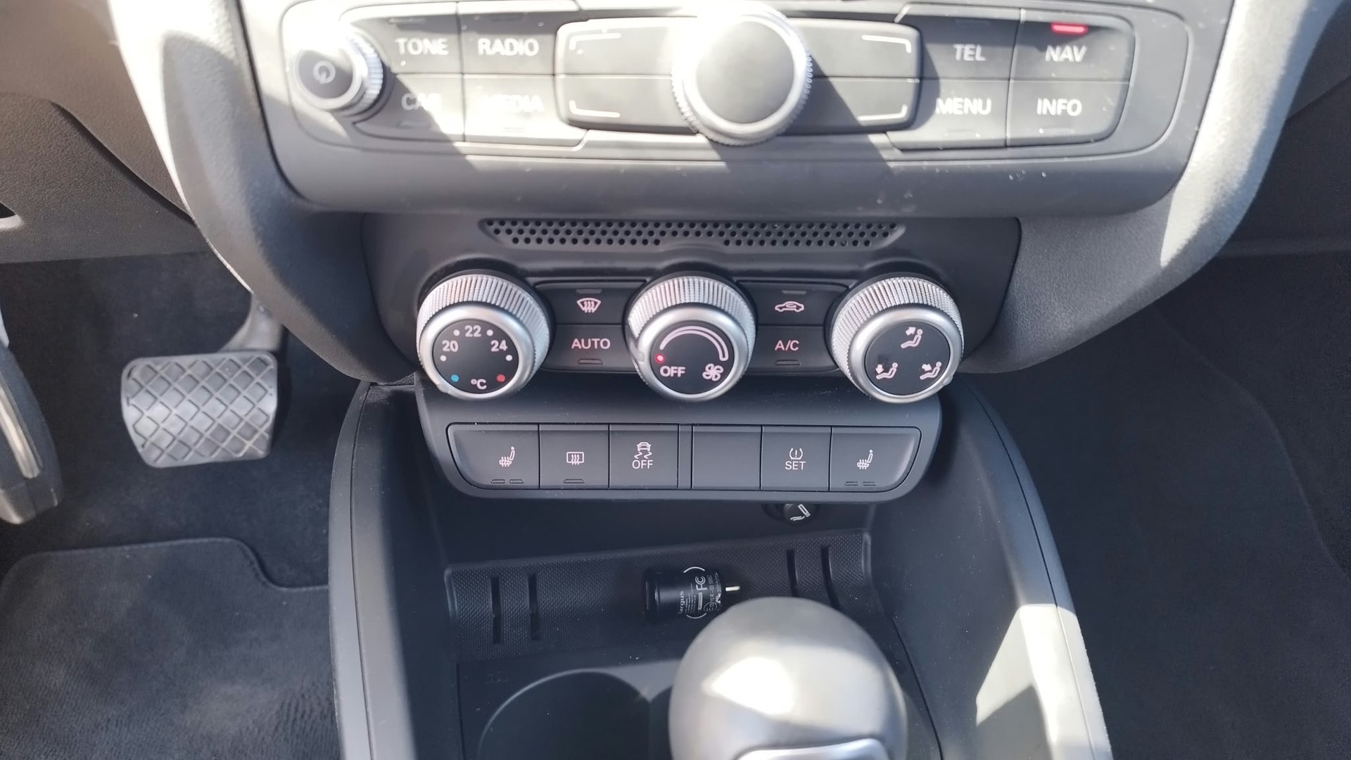AUDI A1 Sportback 1.4 TFSI Ambition S-tronic-image-14