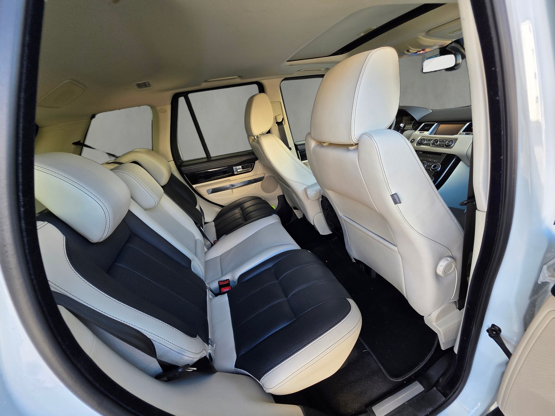 LAND ROVER Range Rover Sport 3.0 TDV6 Autobiography Automatic-image-16