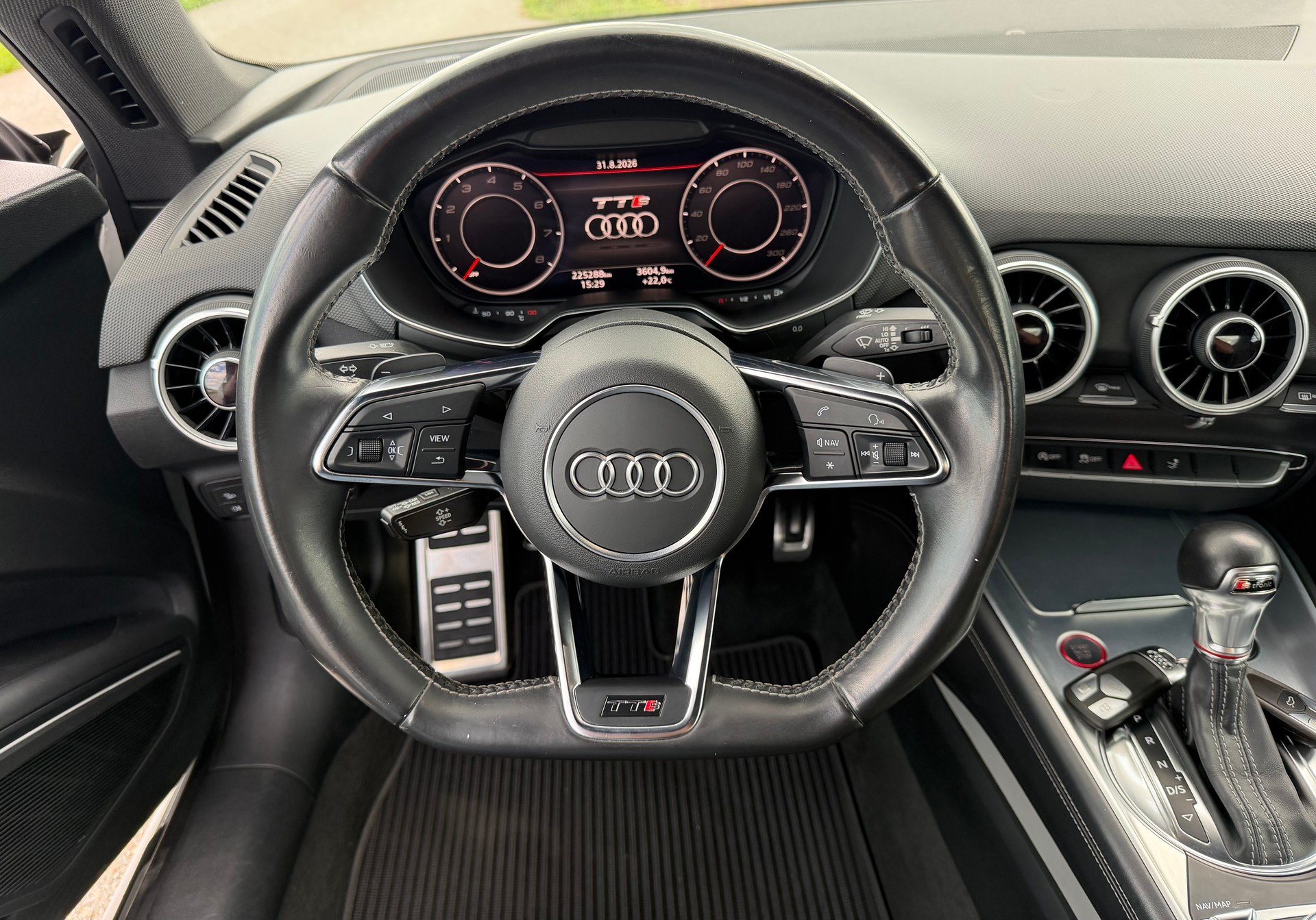 AUDI TTS Coupé 2.0 TFSI quattro S-tronic-image-11