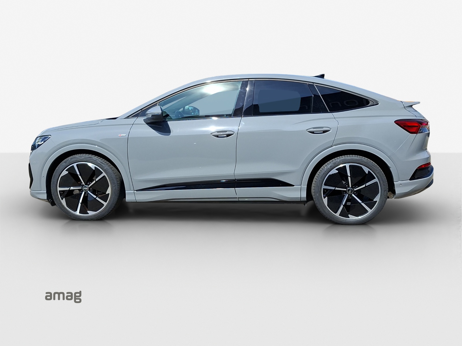 AUDI Q4 Sportback e-tron 50 quattro-showroom-element-1