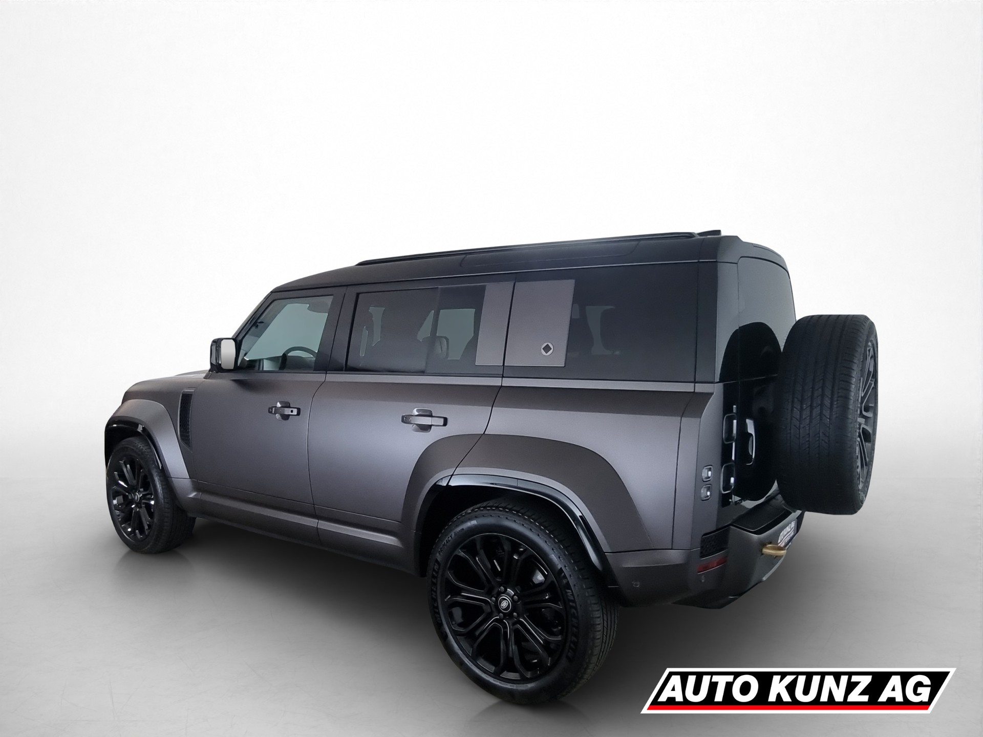 LAND ROVER Defender 110 4.4 V8 AWD Octa 635 PS AHK-image-3