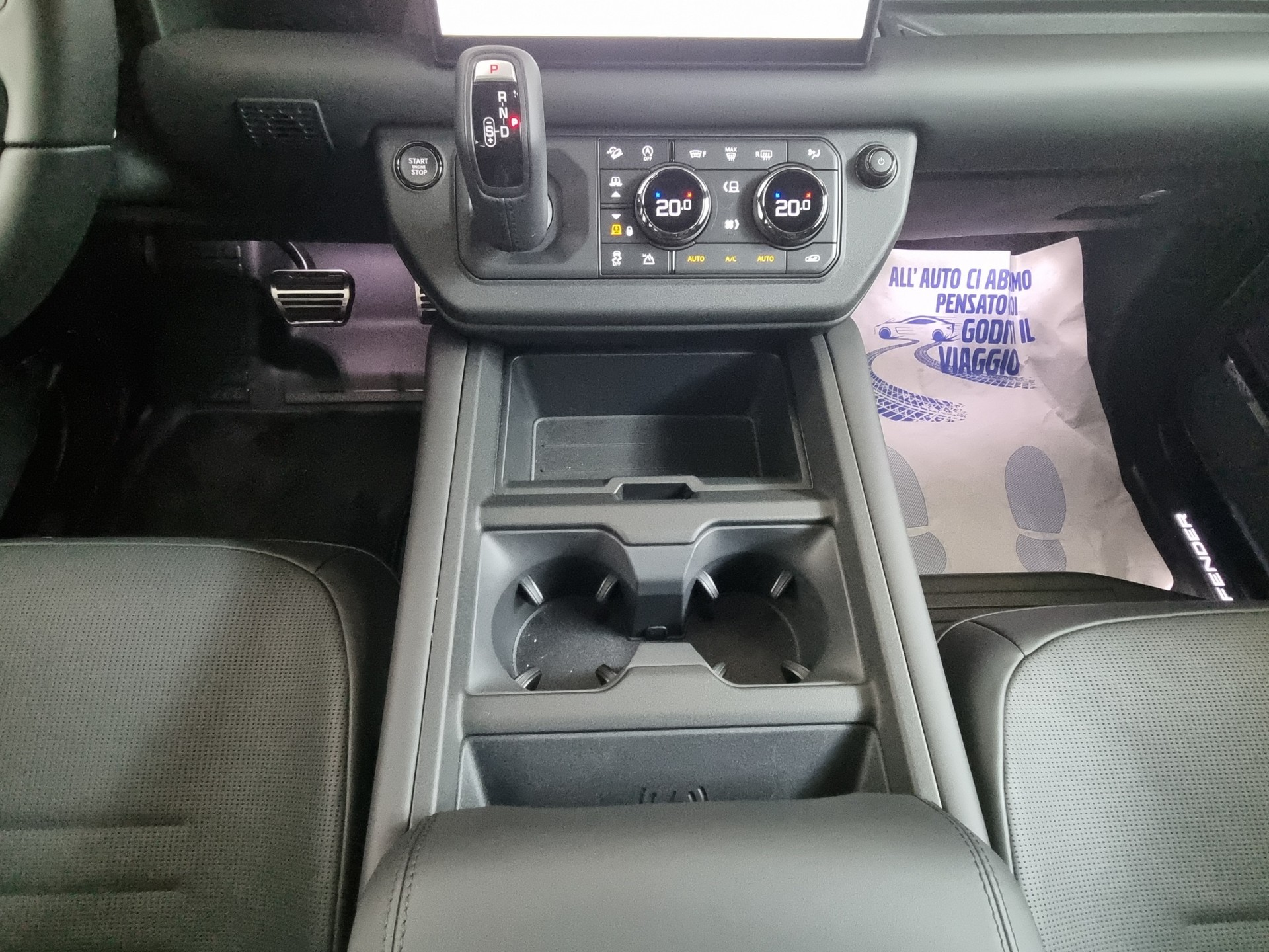 LAND ROVER Defender 110 4.4 V8 AWD Octa 635 PS AHK-image-9