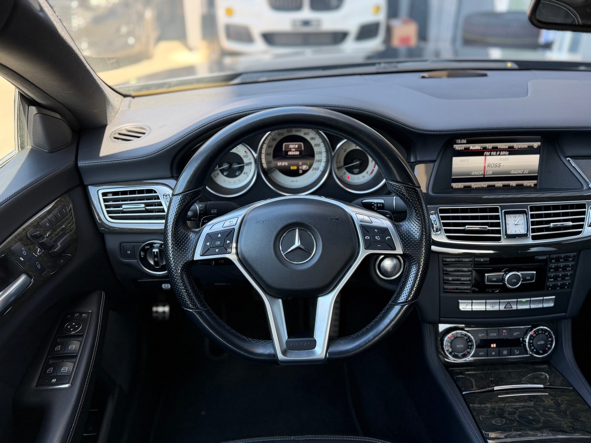 MERCEDES-BENZ CLS 350 BlueTEC 4Matic 7G-Tronic-image-15