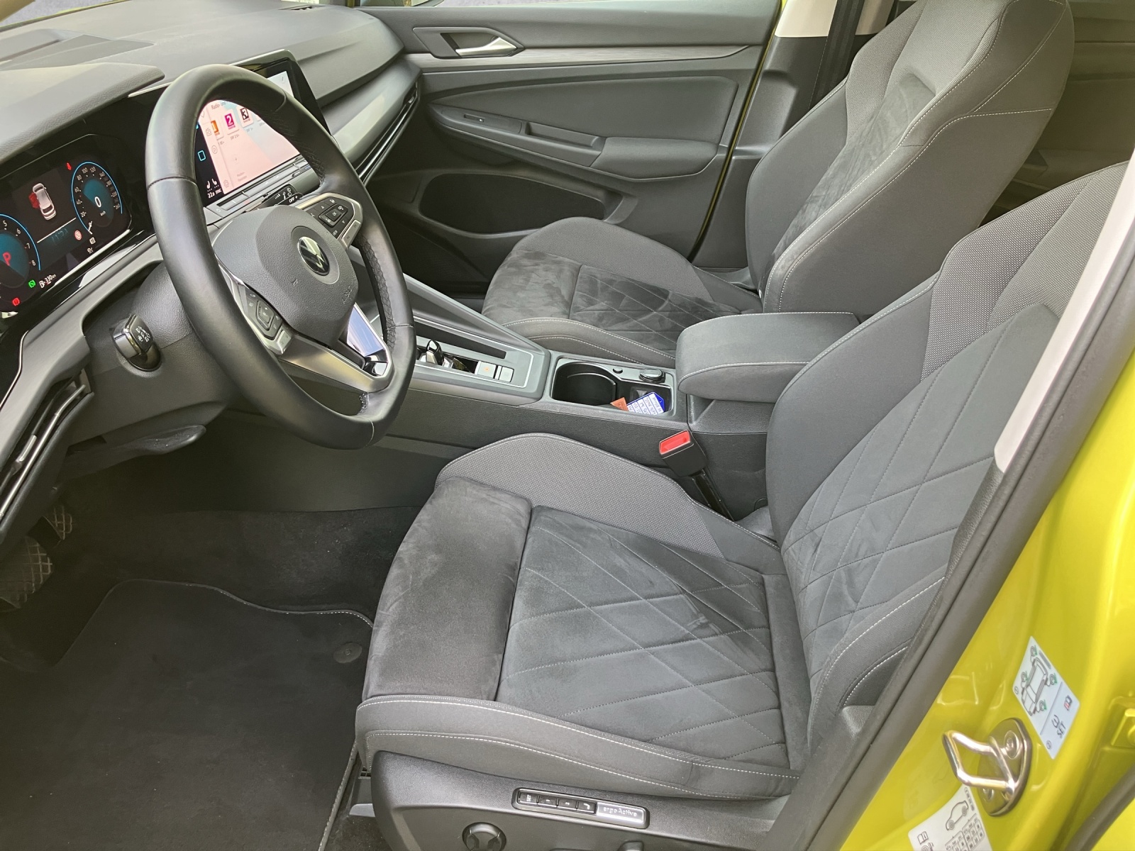 VW Golf 1.5 eTSI mHEV ACT Style DSG-image-7