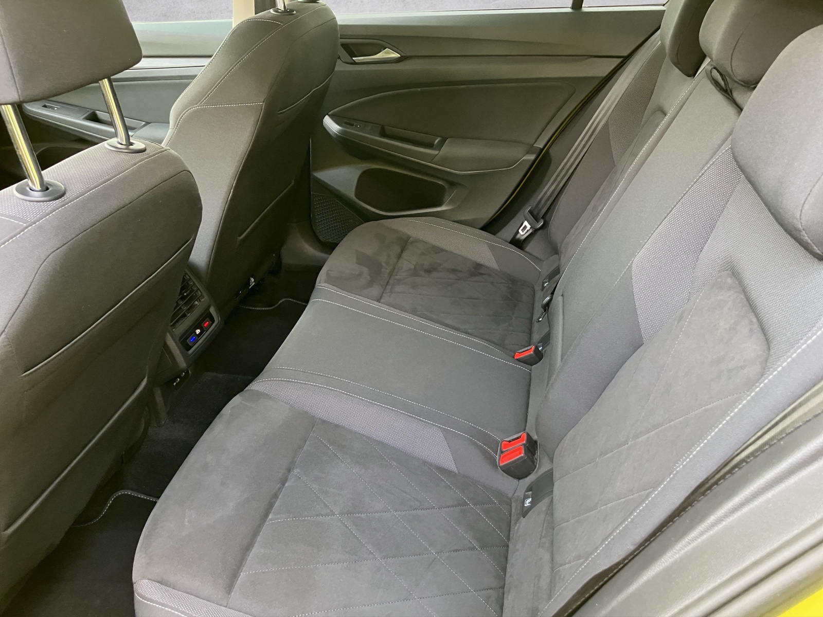 VW Golf 1.5 eTSI mHEV ACT Style DSG-image-9
