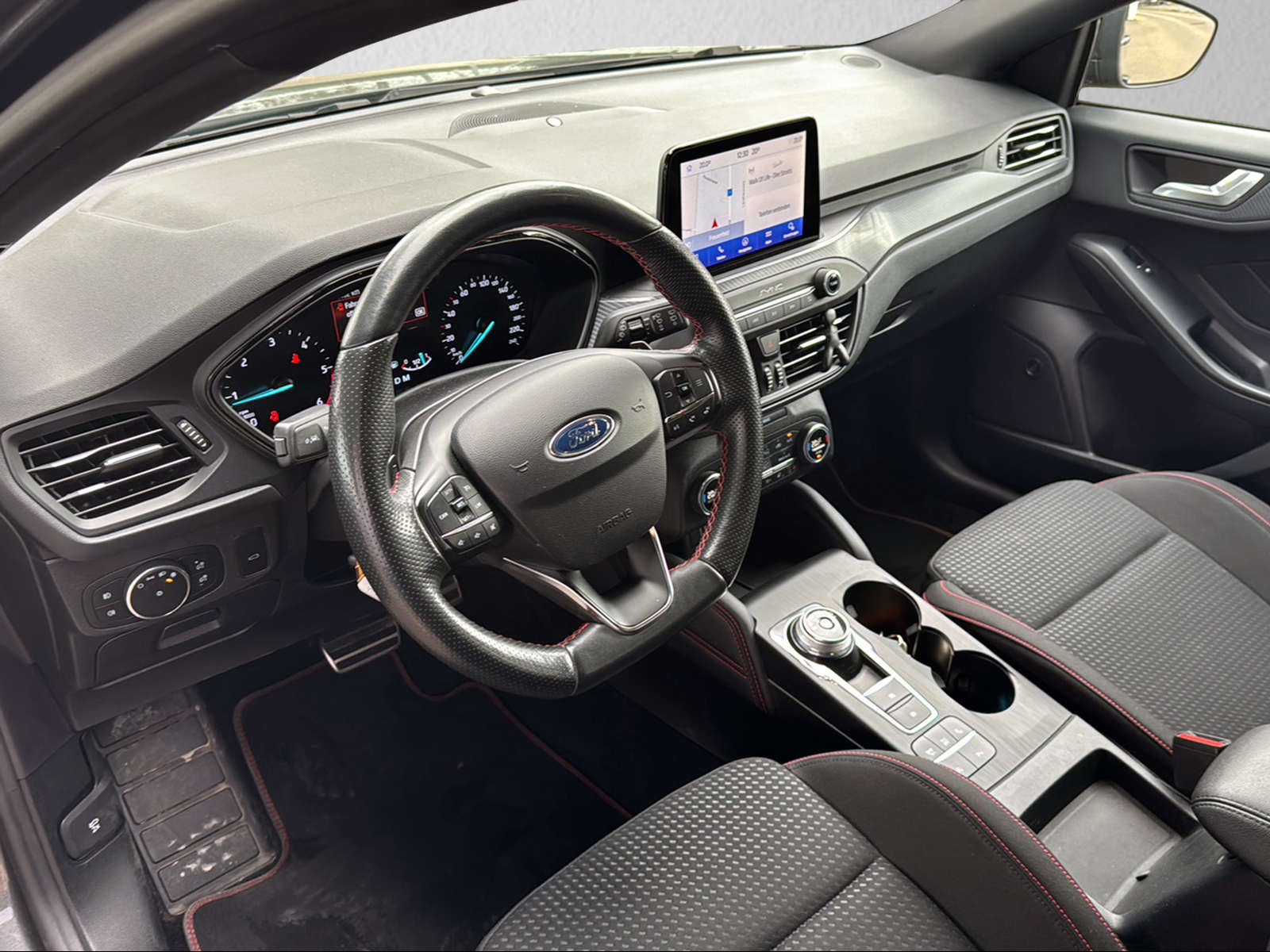 FORD Focus 2.0 TDCi ST Line Automatic-image-4