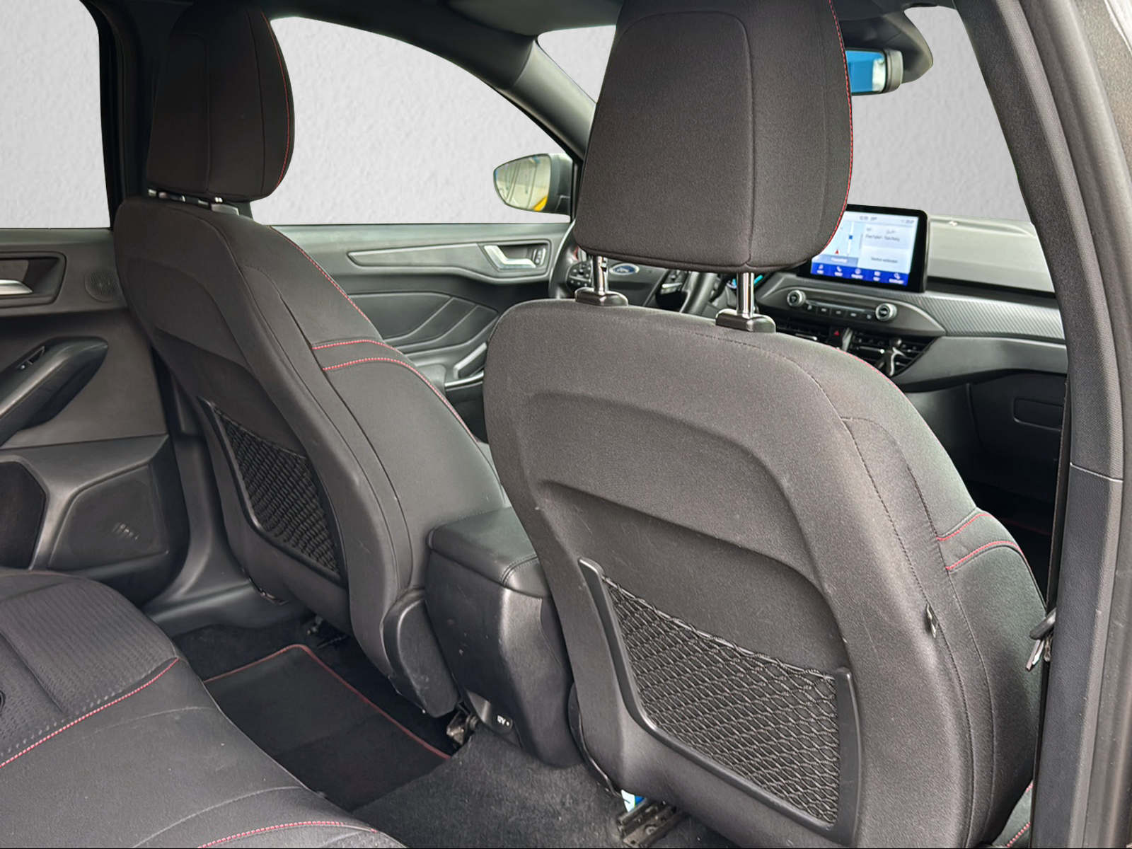 FORD Focus 2.0 TDCi ST Line Automatic-image-9