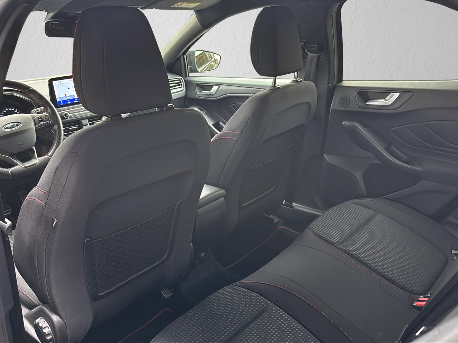 FORD Focus 2.0 TDCi ST Line Automatic-image-8