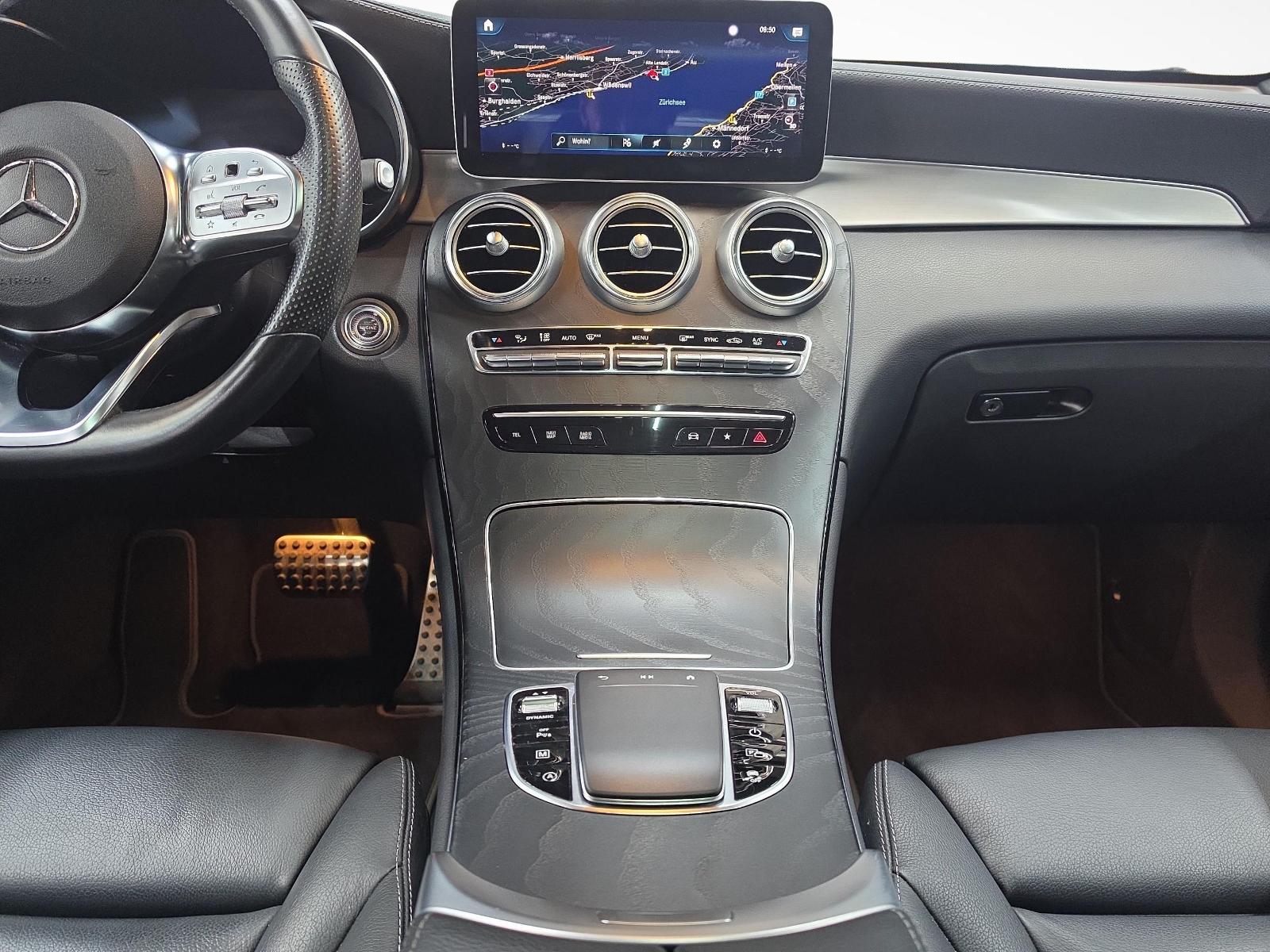MERCEDES-BENZ GLC 300 4MATIC Coupé AMG Line-image-9