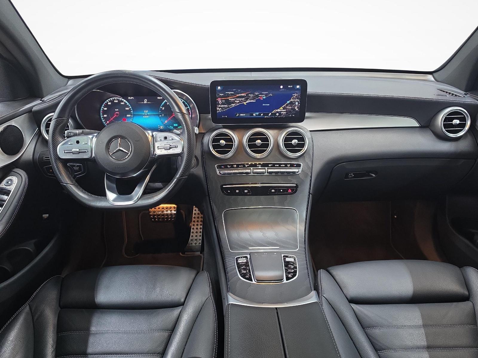 MERCEDES-BENZ GLC 300 4MATIC Coupé AMG Line-image-8