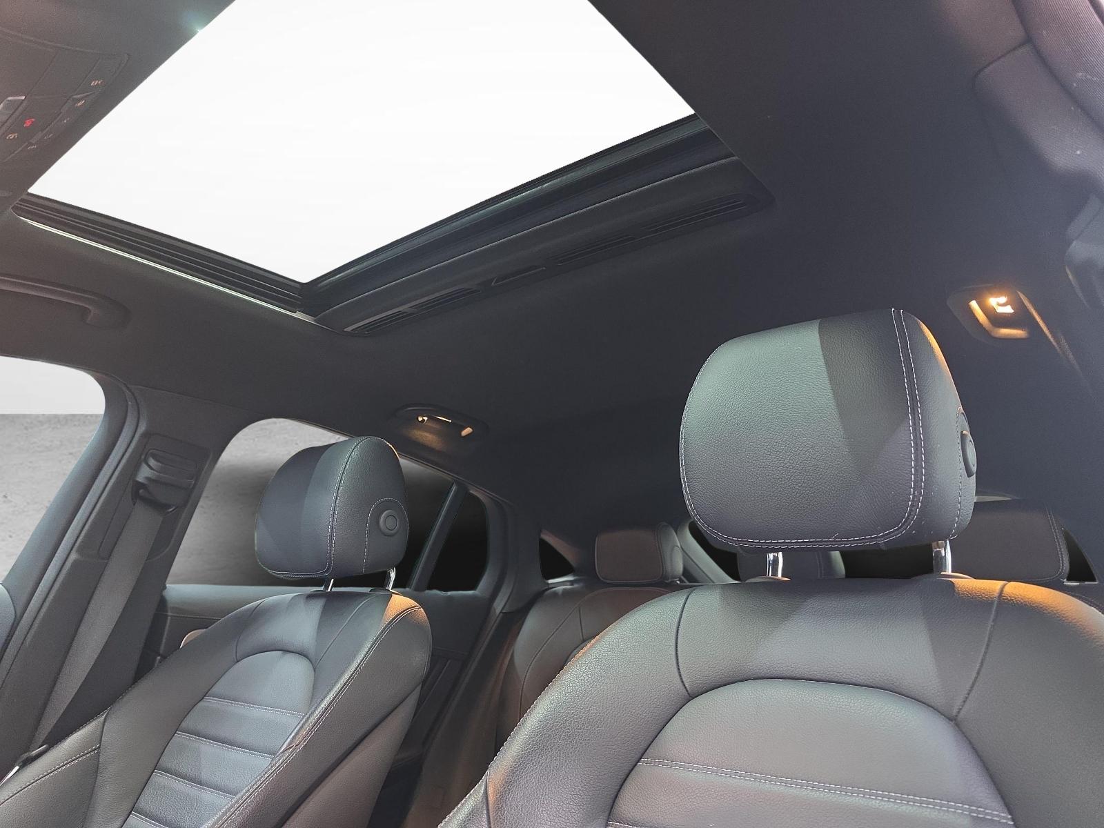 MERCEDES-BENZ GLC 300 4MATIC Coupé AMG Line-image-13