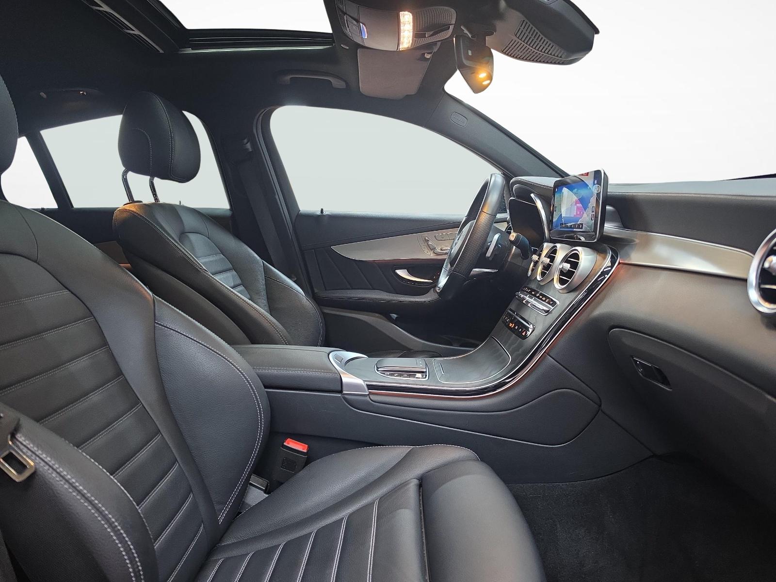 MERCEDES-BENZ GLC 300 4MATIC Coupé AMG Line-image-10