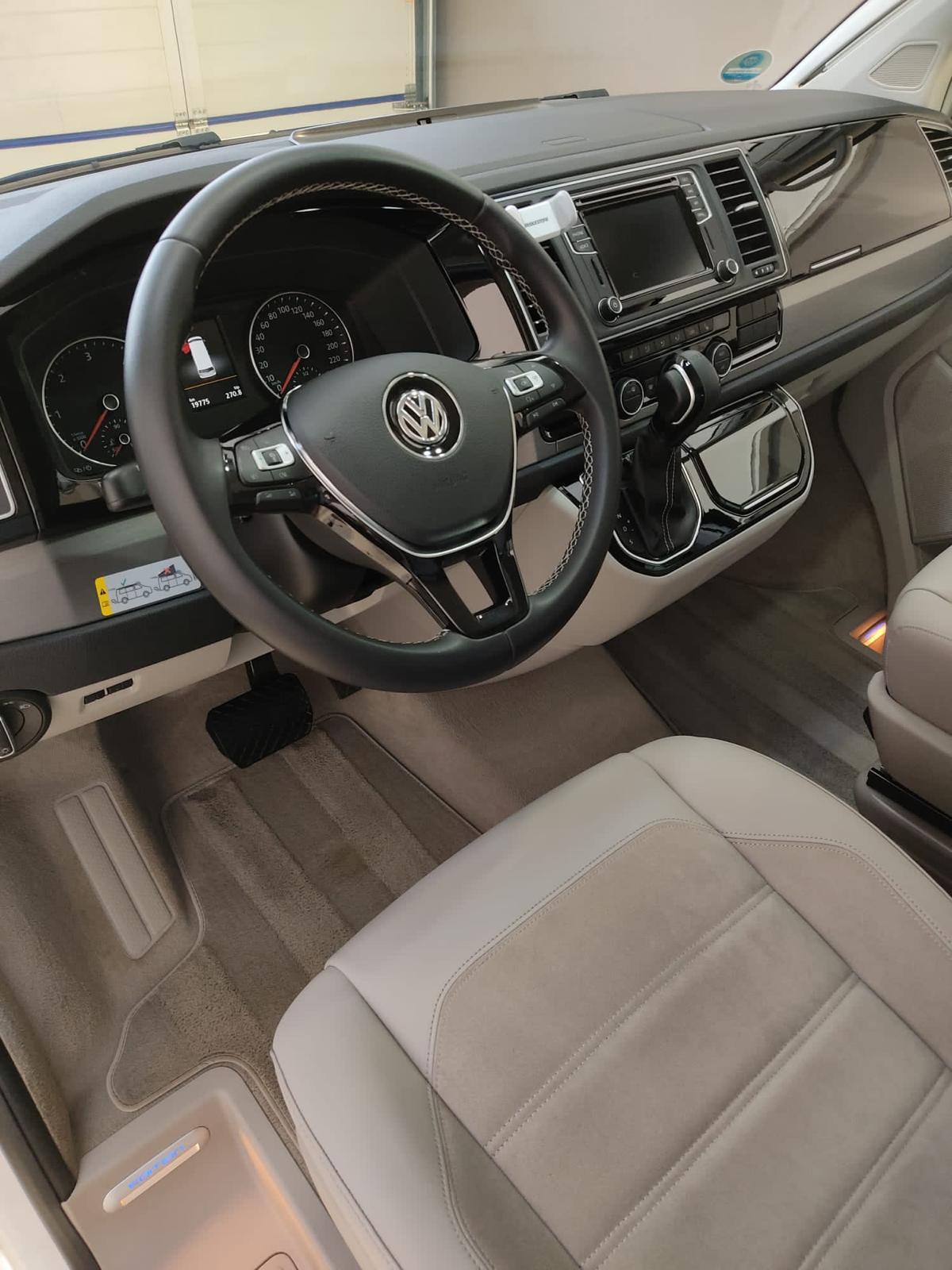 VW T6 CALIFORNIA 2.0 TDI OCEAN WHITE DSG AUTOMAT + AUFSTELLDACH + KM 65`000 + WIE NEU + SEHR SAUBER + GEPFLEGT. MIT KÜCHE. MIT AHK.-image-5