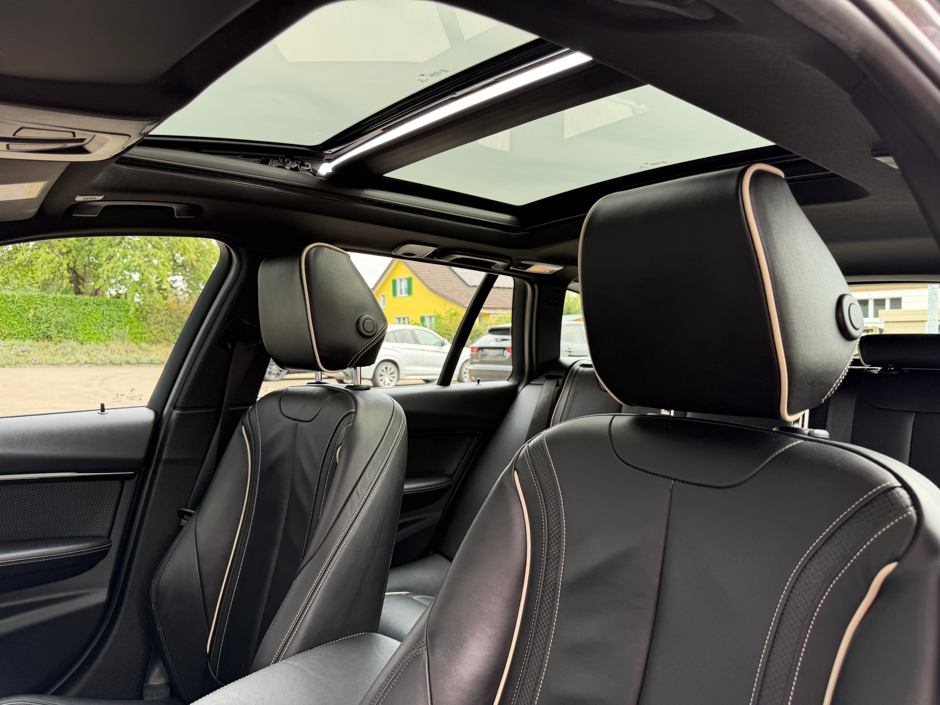 BMW 340i xDrive Touring Edition M Sport Steptronic-image-10